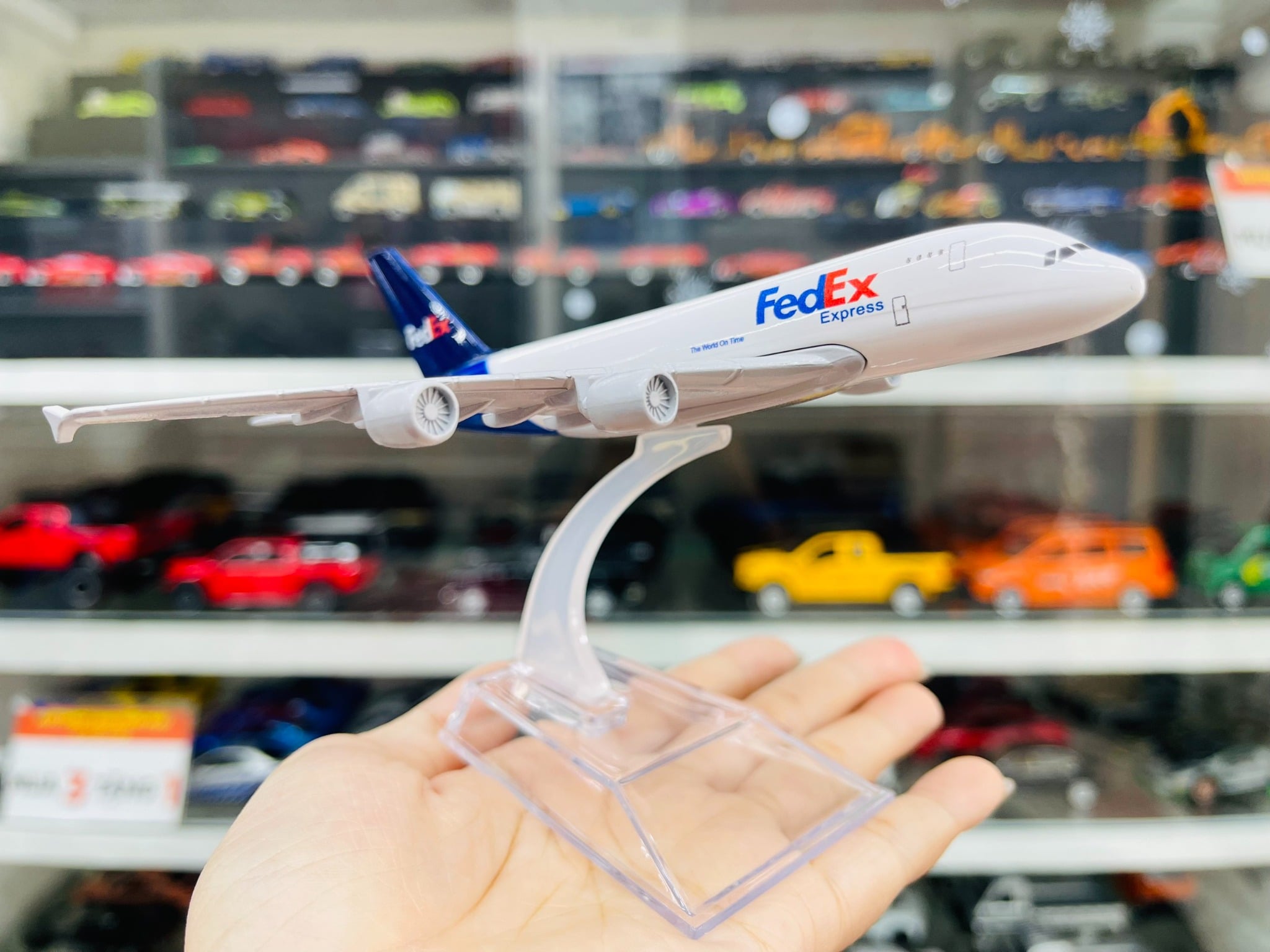  Mô hình máy bay vận chuyển 16cm FedEx Express dòng A A380 16cm MB16100 