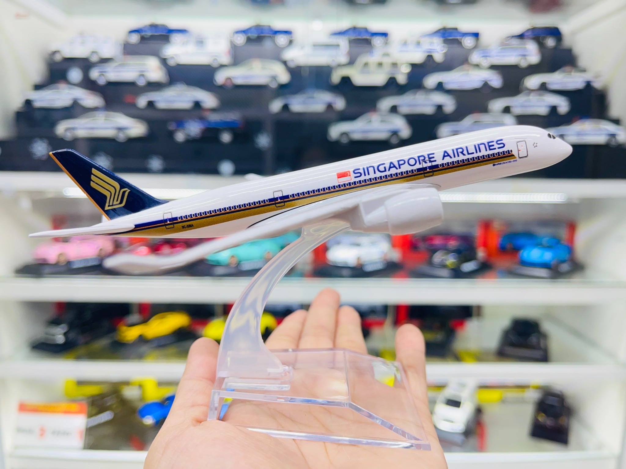  Mô hình máy bay Singapore airlines Airbus A350-900 16cm MB16167 