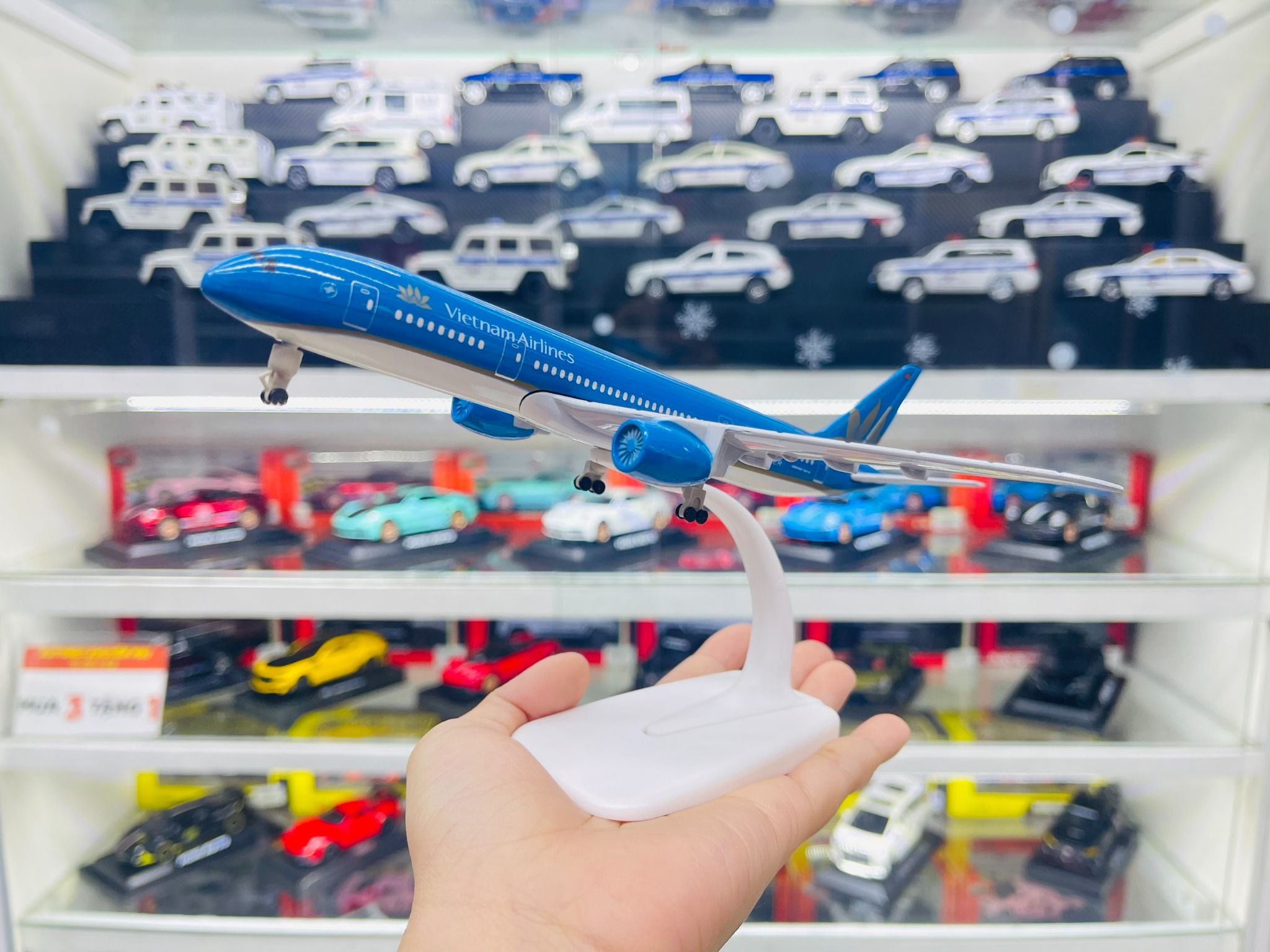  Mô hình máy bay Viet Nam Airlines Boeing B787 Dreamliner 20cm MB20012 