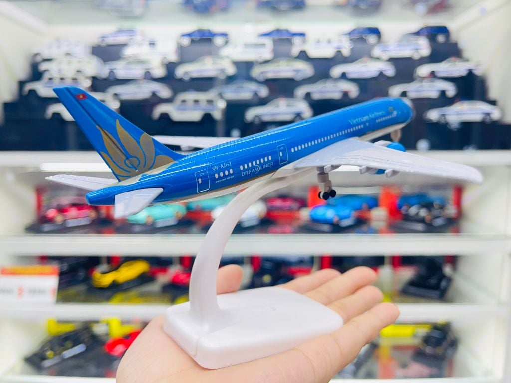 Mô hình máy bay Viet Nam Airlines Boeing B787 Dreamliner 20cm MB20012