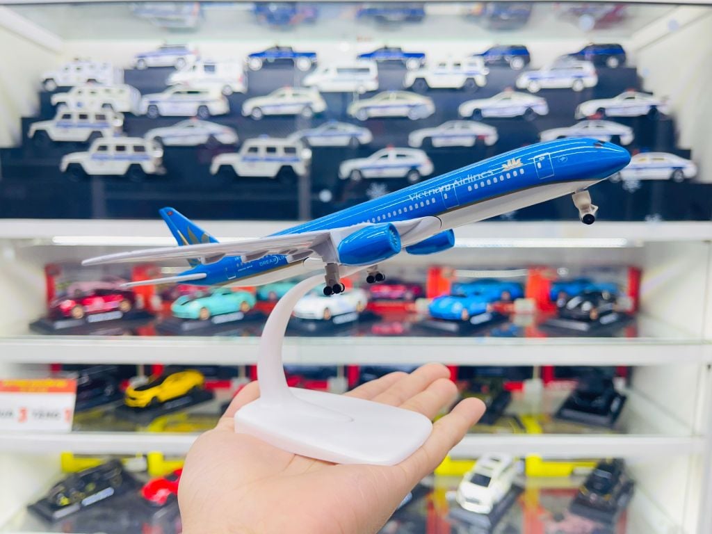 Mô hình máy bay Viet Nam Airlines Boeing B787 Dreamliner 20cm MB20012