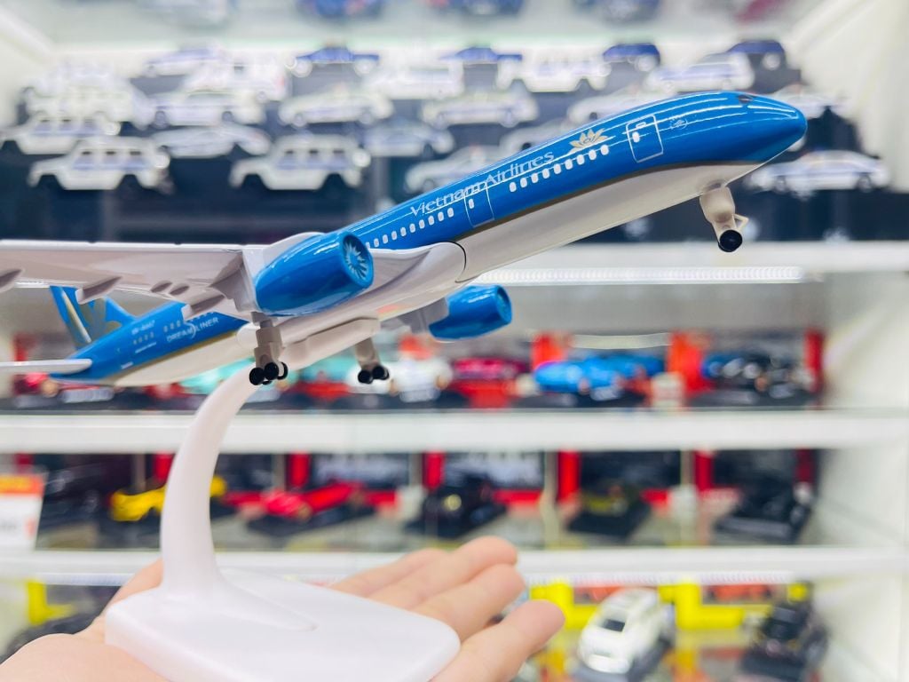 Mô hình máy bay Viet Nam Airlines Boeing B787 Dreamliner 20cm MB20012