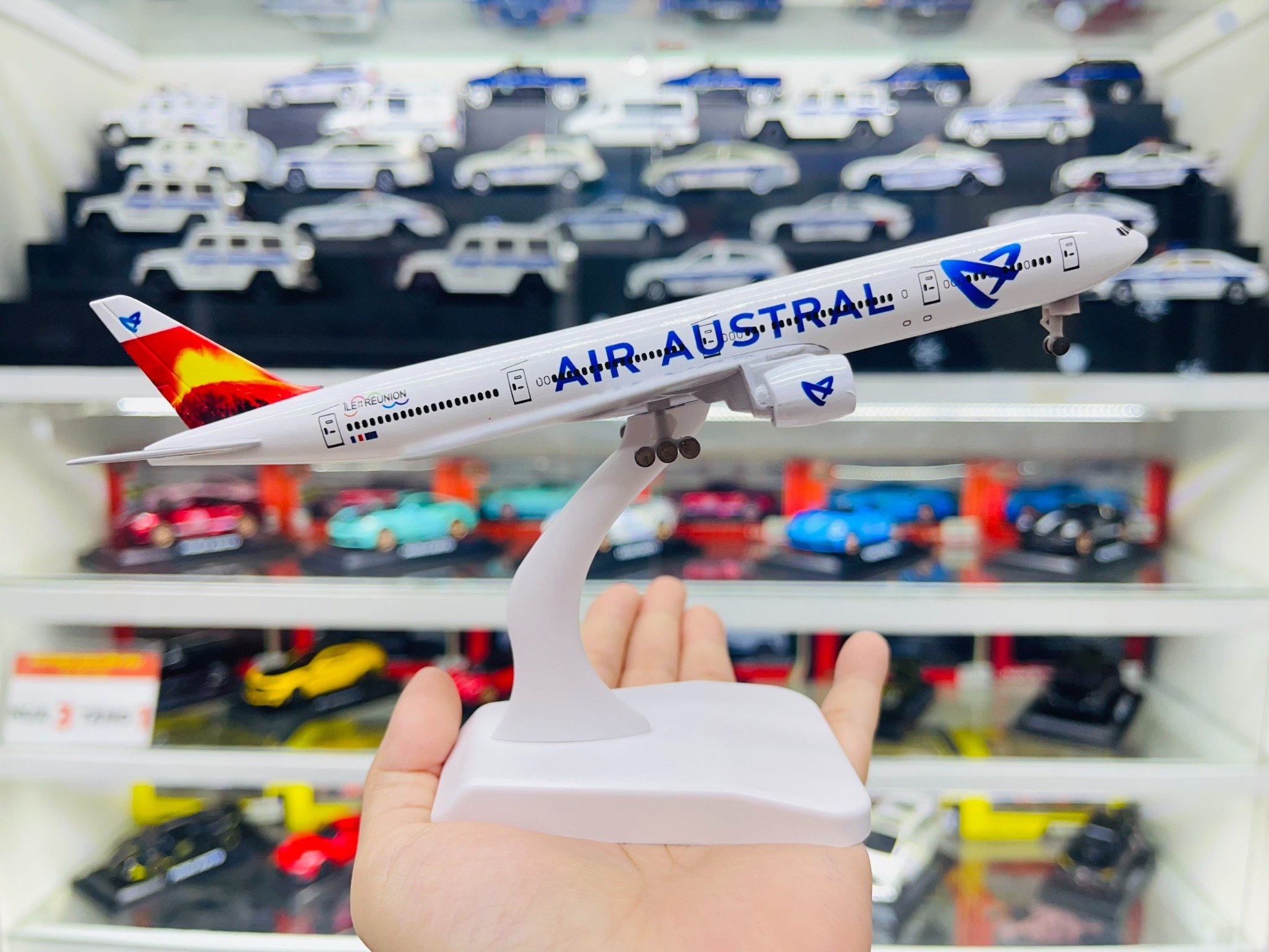  Mô hình máy bay Air Austral Boeing B777 có bánh xe 20cm MB20114 
