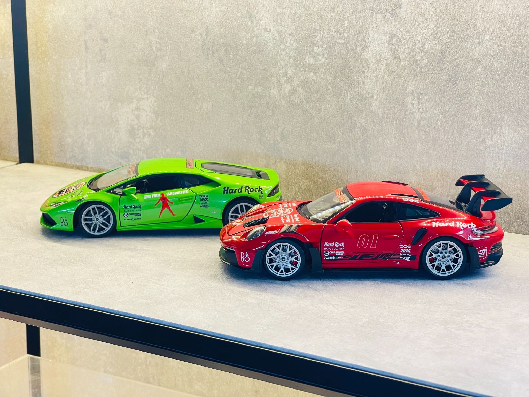  Mô hình xe custom Porsche 911 (992) GT3 RS Gumball3000 tỉ lệ 1:24 Welly DO24001 