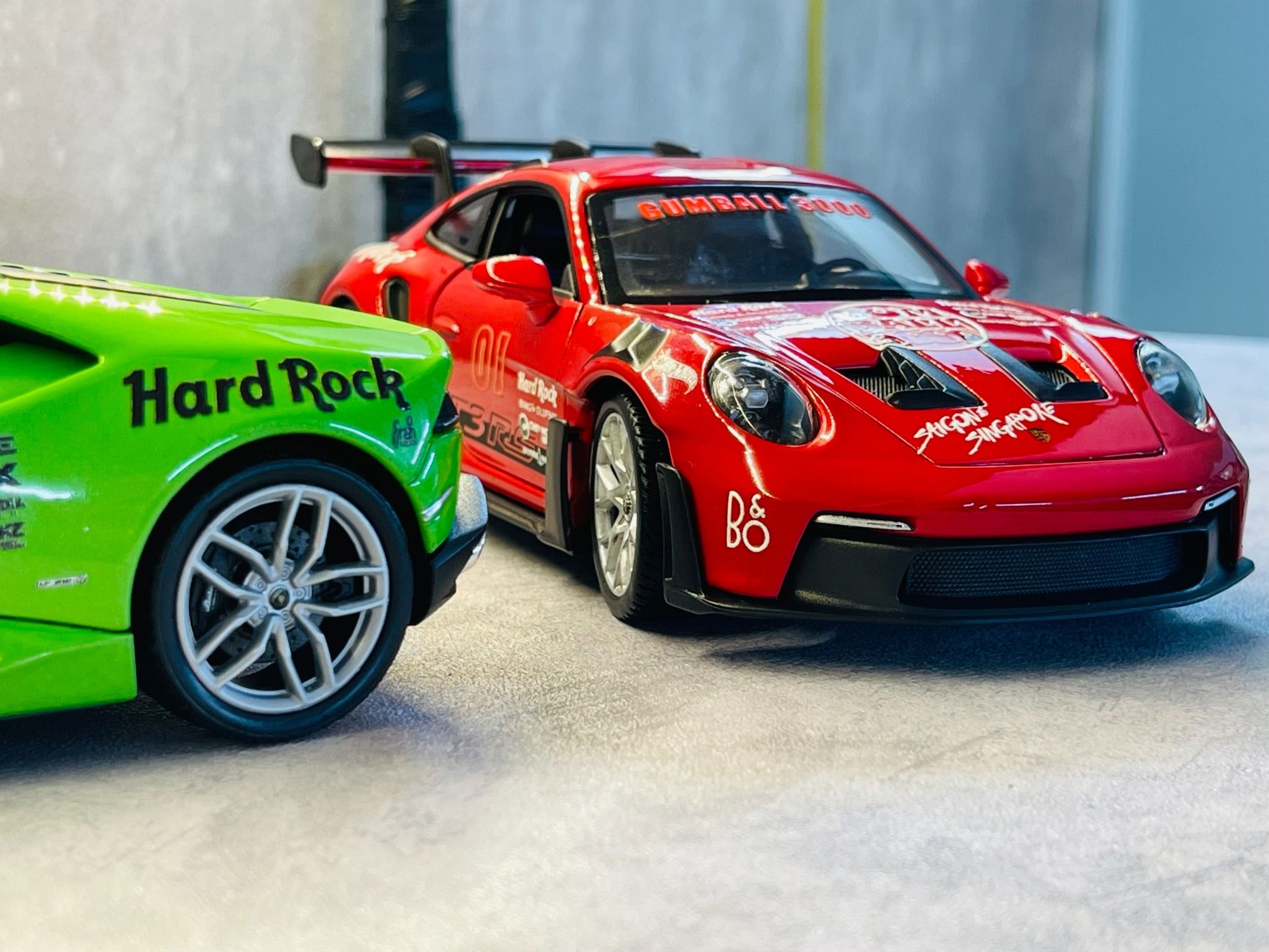 Mô hình xe custom Porsche 911 (992) GT3 RS Gumball3000 tỉ lệ 1:24 Welly DO24001 