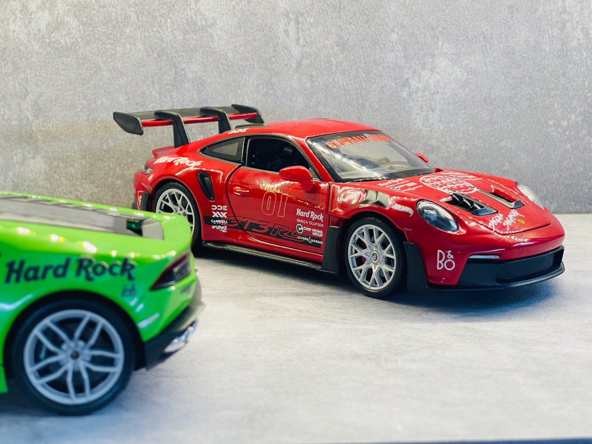  Mô hình xe custom Porsche 911 (992) GT3 RS Gumball3000 tỉ lệ 1:24 Welly DO24001 