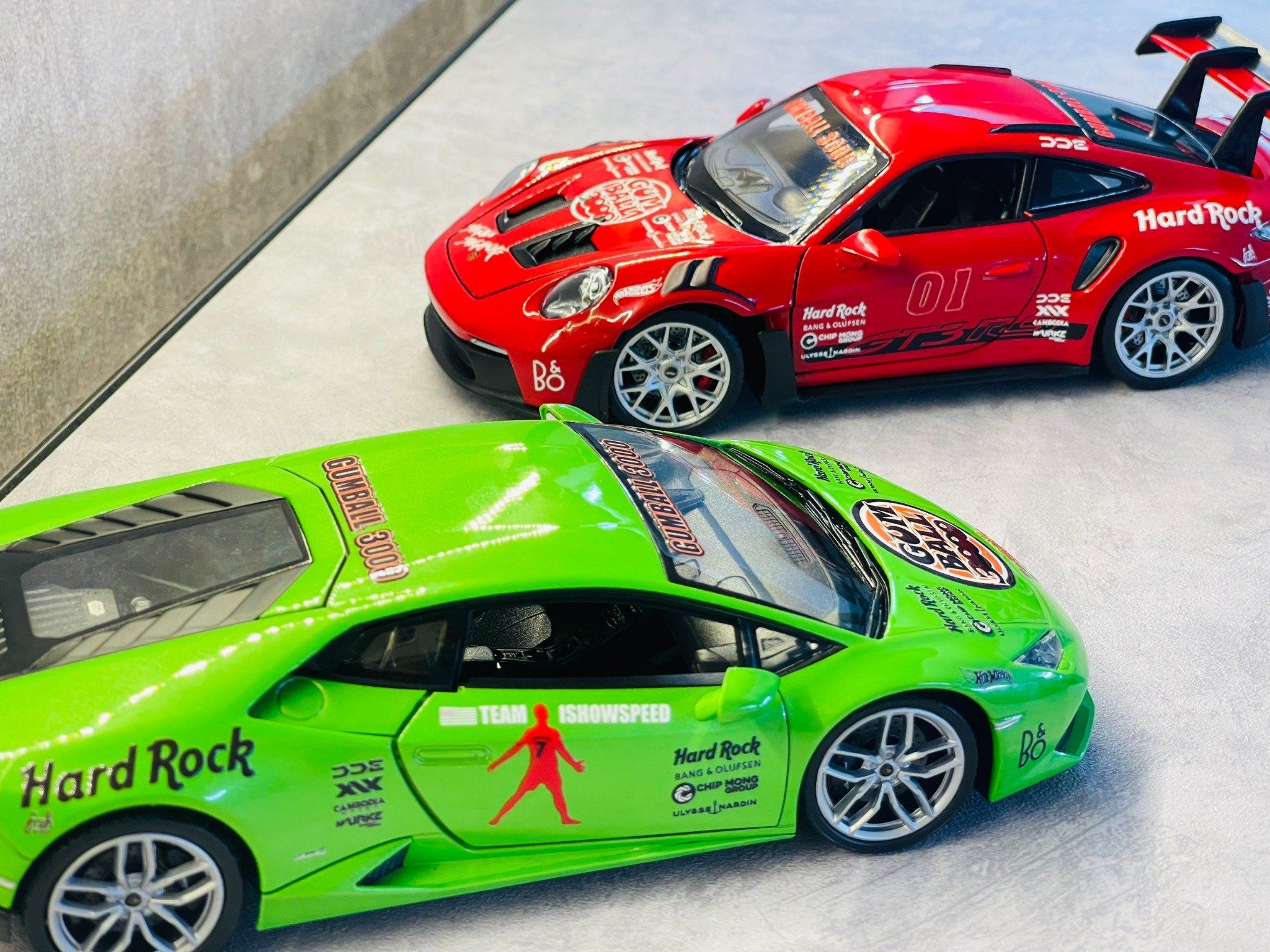  Mô hình xe custom Porsche 911 (992) GT3 RS Gumball3000 tỉ lệ 1:24 Welly DO24001 