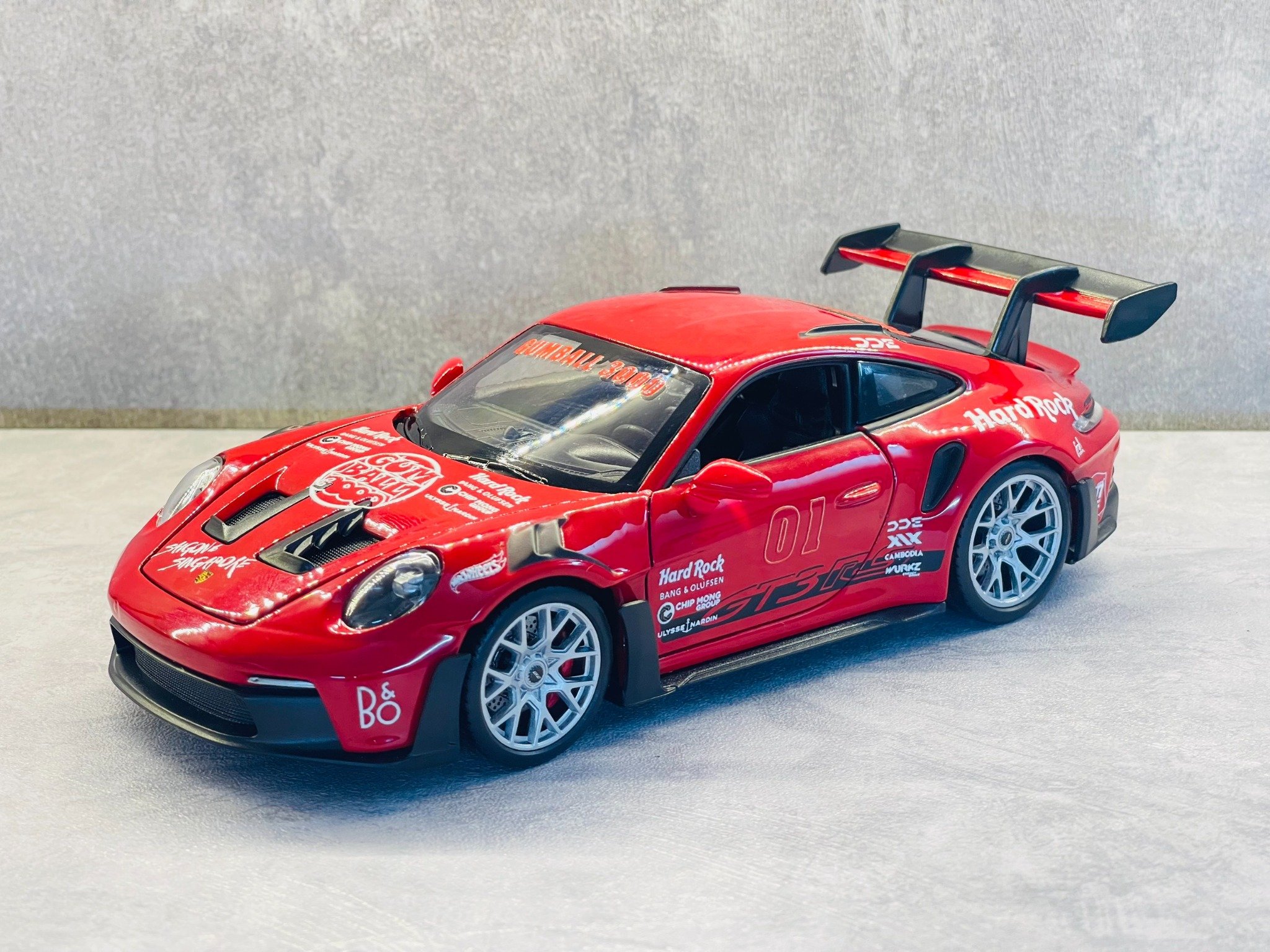  Mô hình xe custom Porsche 911 (992) GT3 RS Gumball3000 tỉ lệ 1:24 Welly DO24001 