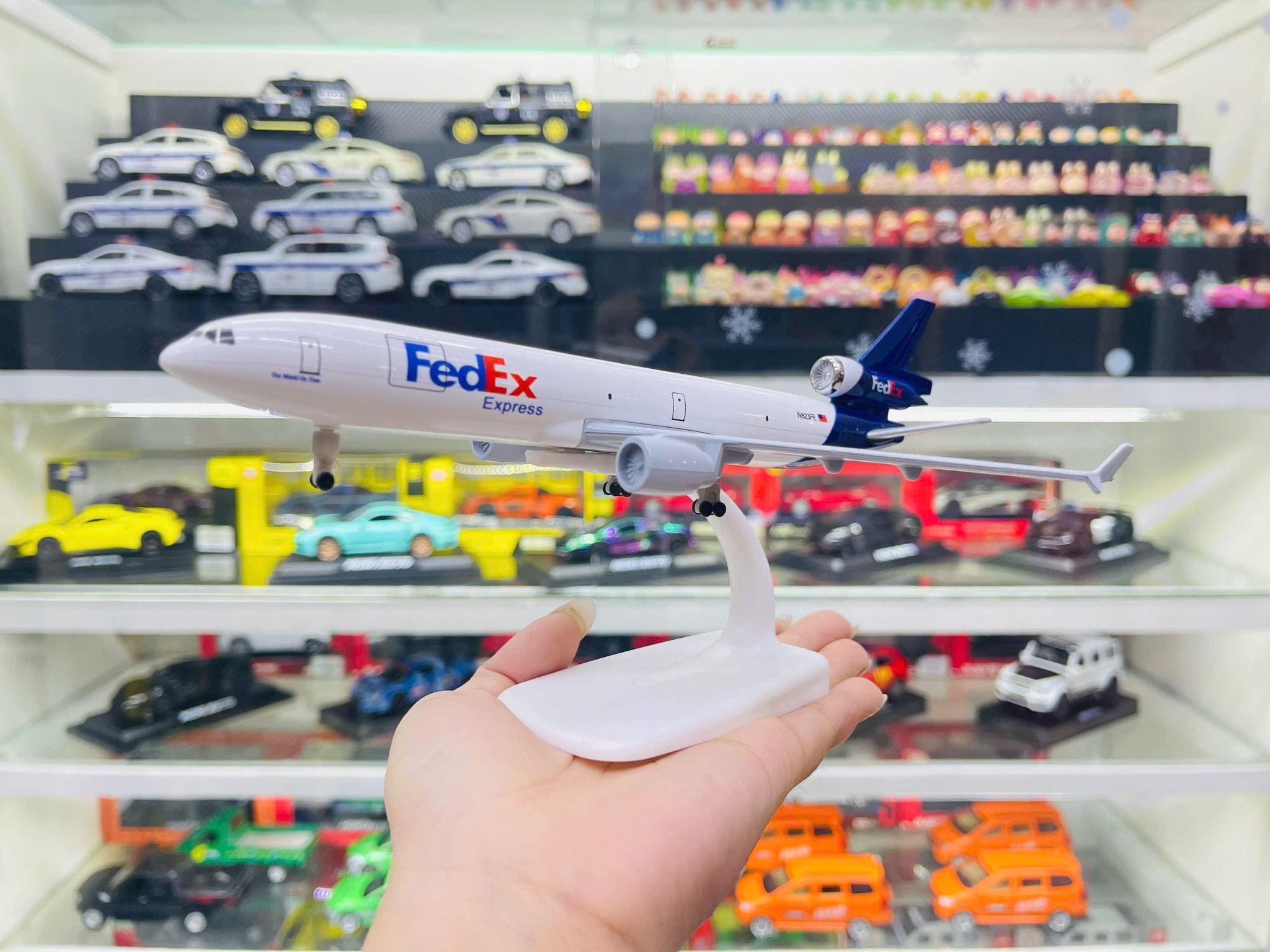  Mô hình máy bay vận tải Fedex MD-11 có bánh xe kích thước 20cm MB20129 