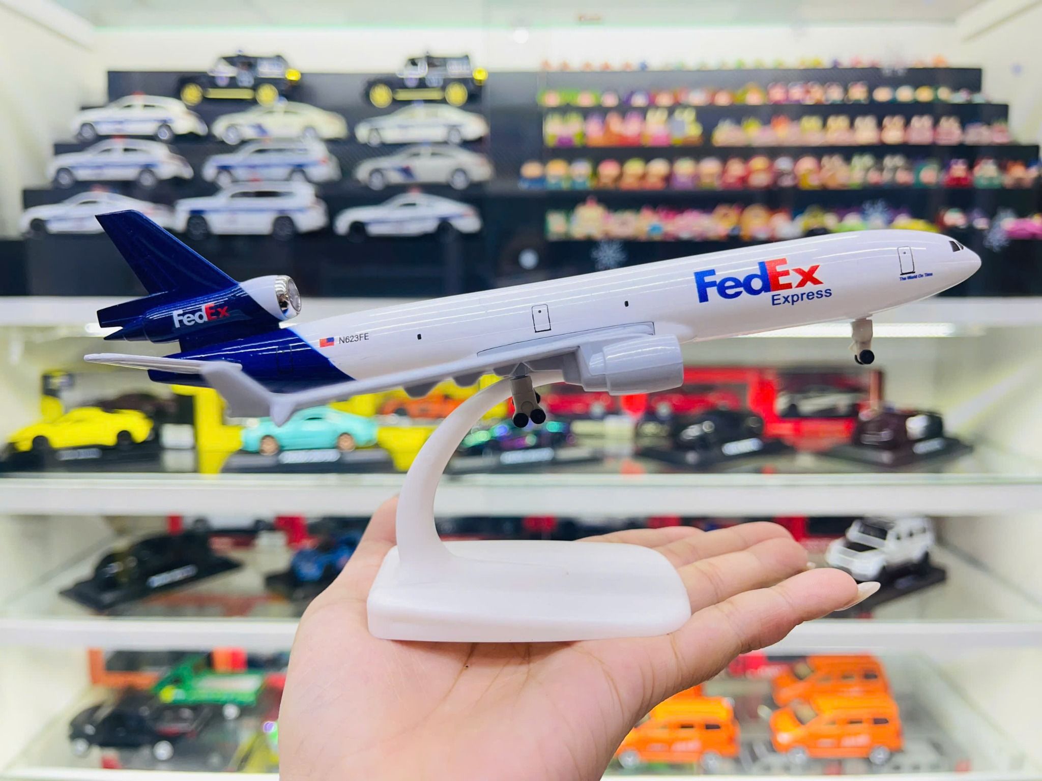  Mô hình máy bay vận tải Fedex MD-11 có bánh xe kích thước 20cm MB20129 