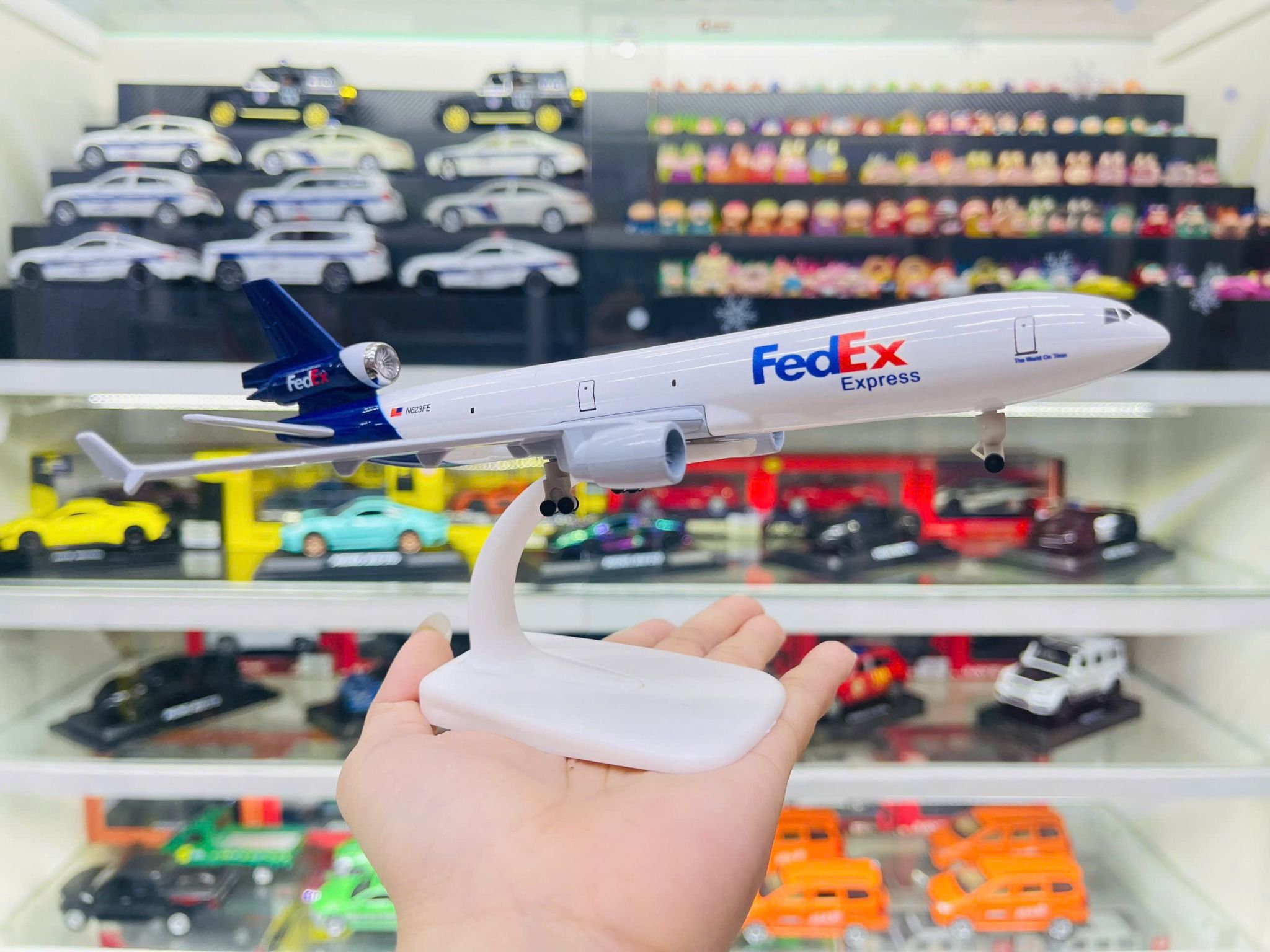  Mô hình máy bay vận tải Fedex MD-11 có bánh xe kích thước 20cm MB20129 