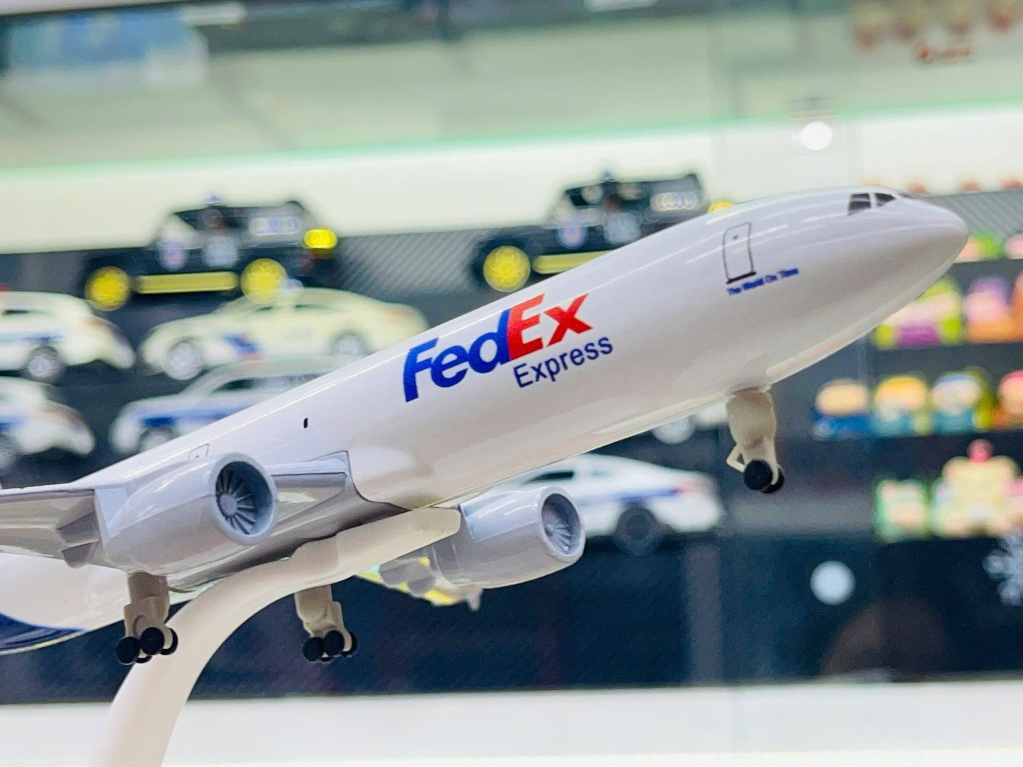  Mô hình máy bay vận tải Fedex MD-11 có bánh xe kích thước 20cm MB20129 