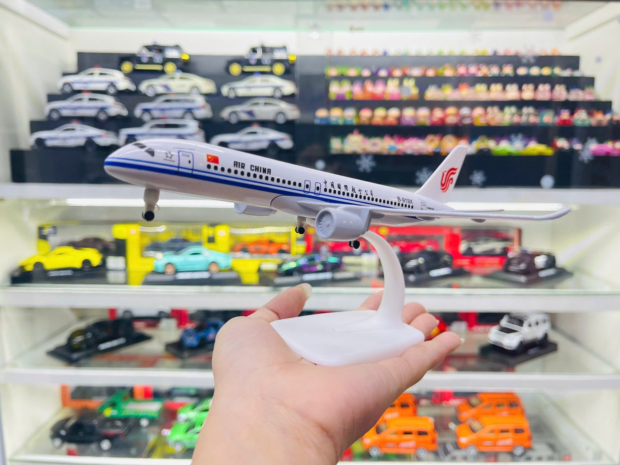  Mô hình máy bay Comac C919 Air China B-919X có bánh xe kích thước 20cm MB20130 