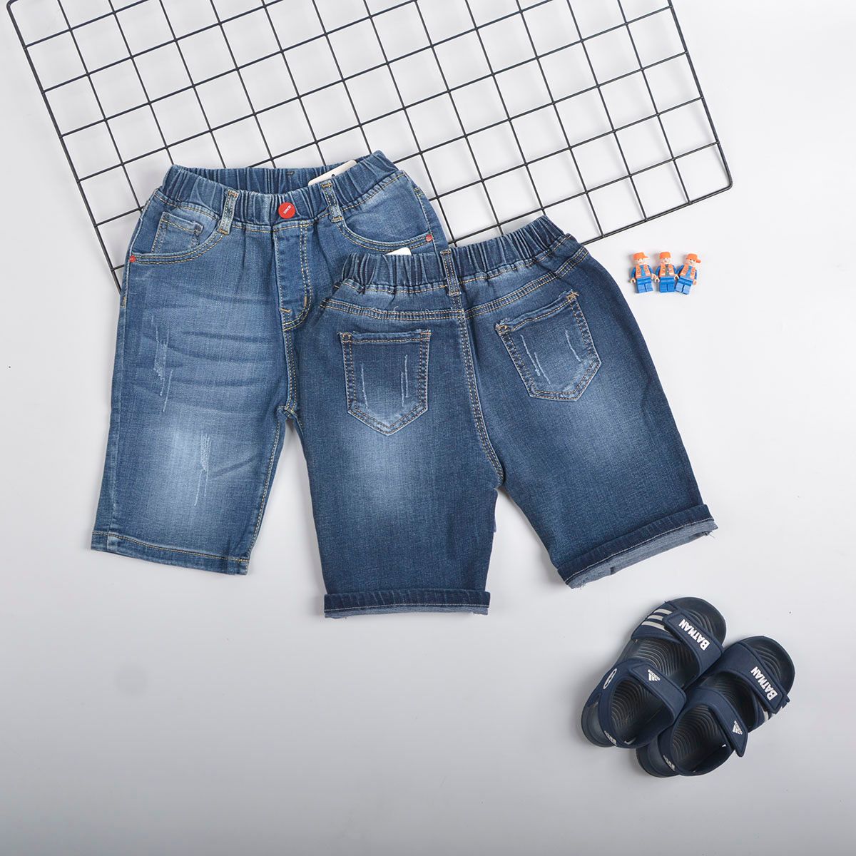  Quần short jean TrueKids, quần short jean cho bé trai thêu sọc 