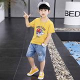  Đồ bộ bé trai gồm quần short jean và áo thun sọc cá tính 