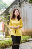 Áo bà ba gấm hoa màu vàng