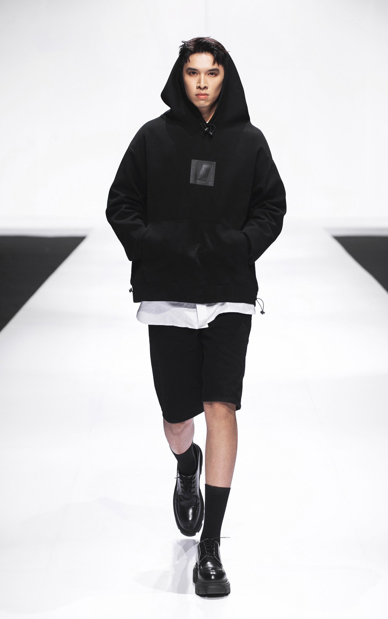 AG18 STUDIO LOOSE FIT 3D EFFECT LOGO HOODIE - BLACK