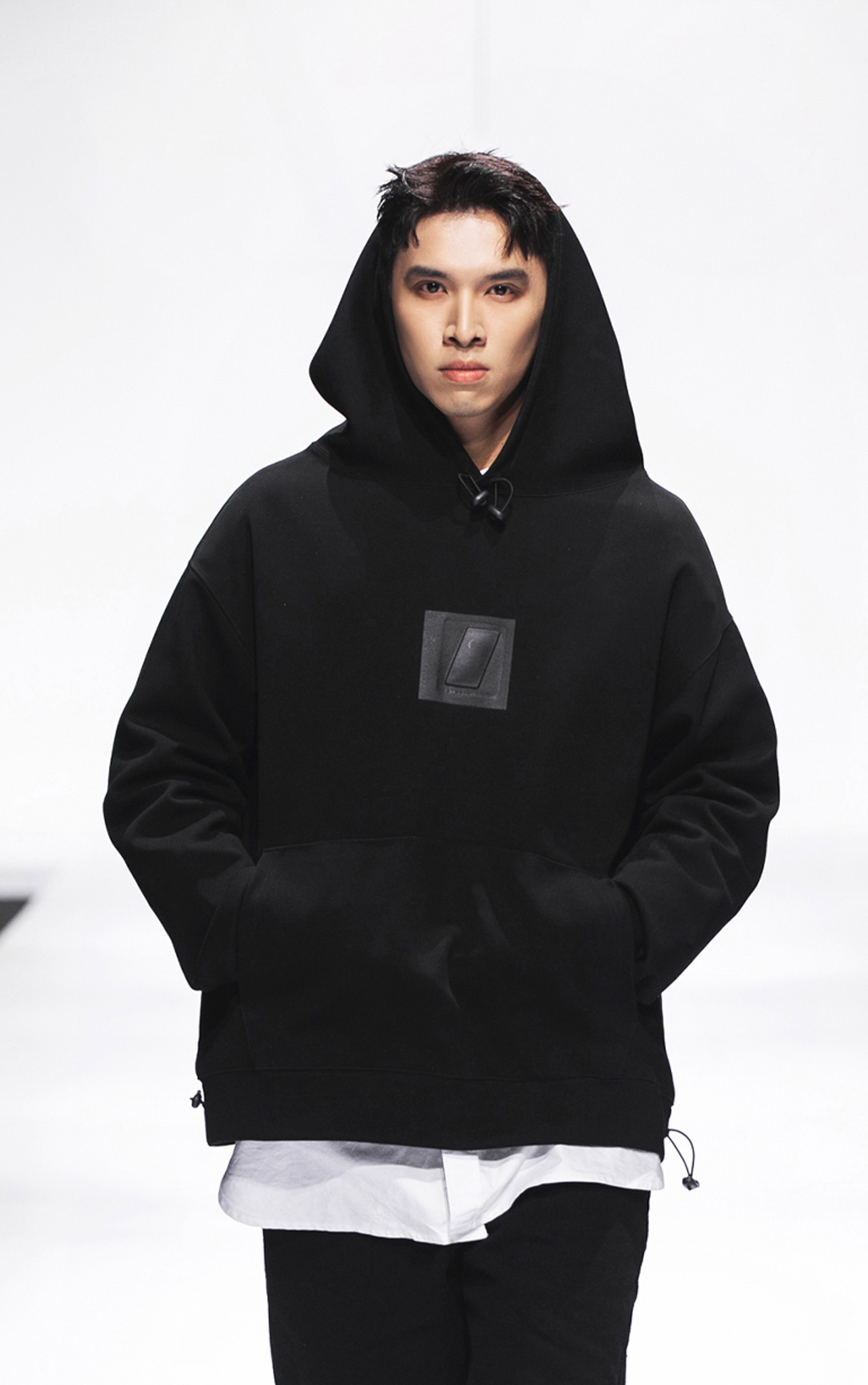 AG18 STUDIO LOOSE FIT 3D EFFECT LOGO HOODIE - BLACK