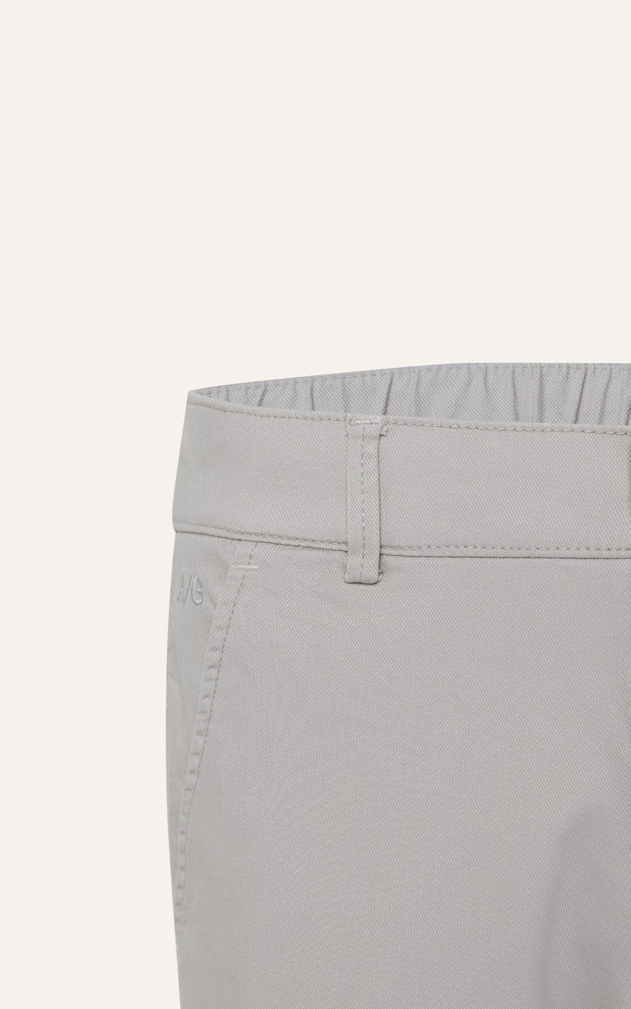 AG510 STUDIO SLIMFIT NEW DRY STRETCH SHORT - OFF WHITE