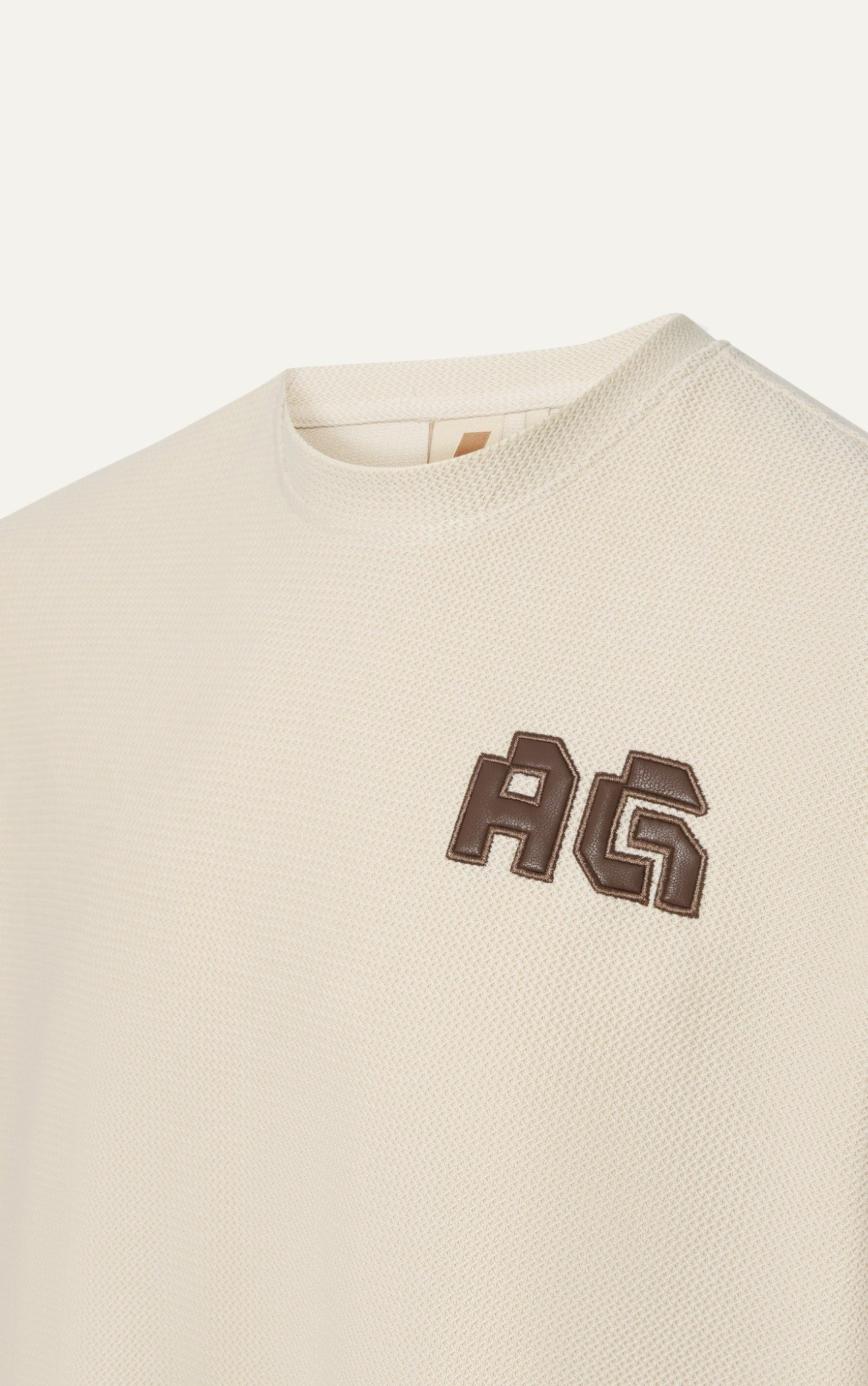 AG19 STUDIO LOOSE FIT DETAIL LOGO LEATHER T-SHIRT - BEIGE