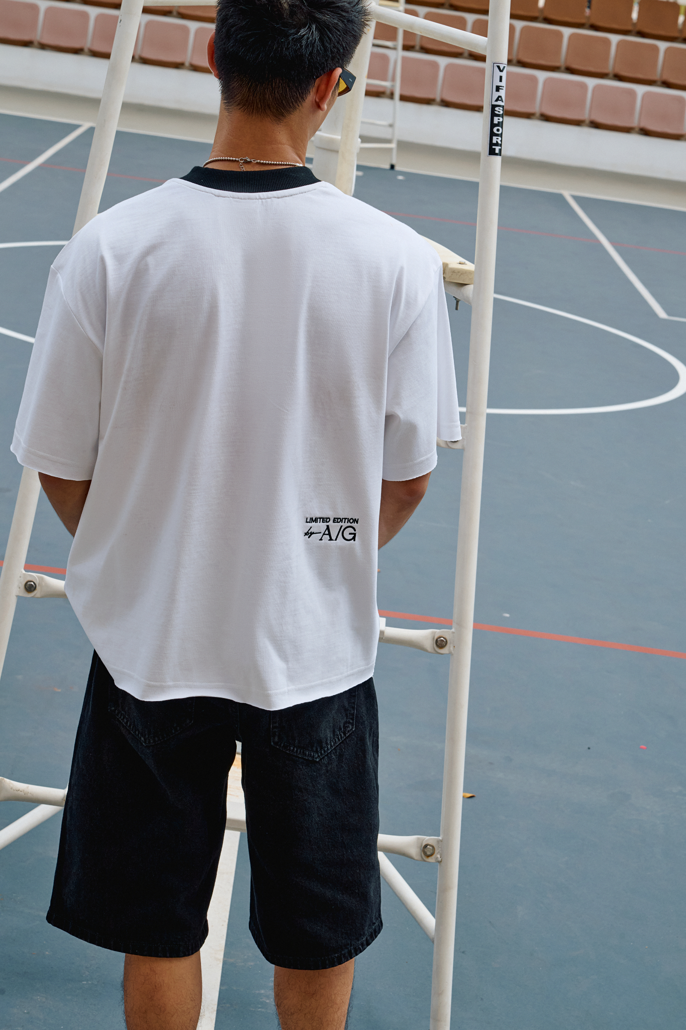 HT11 NEW EMBROIDERY LOGO TSHIRT-BLACK