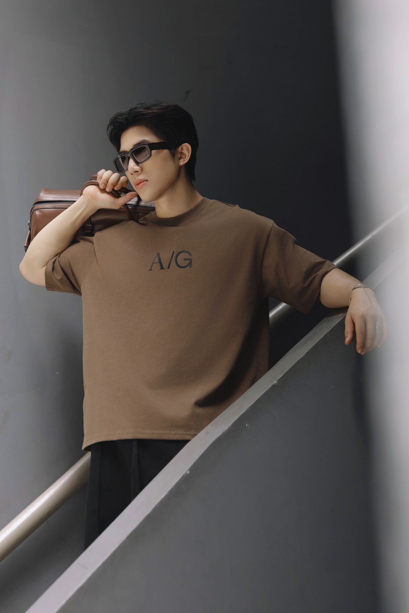 T738 FACTORY LOOSE FIT BIG LOGO T-SHIRT - BROWN