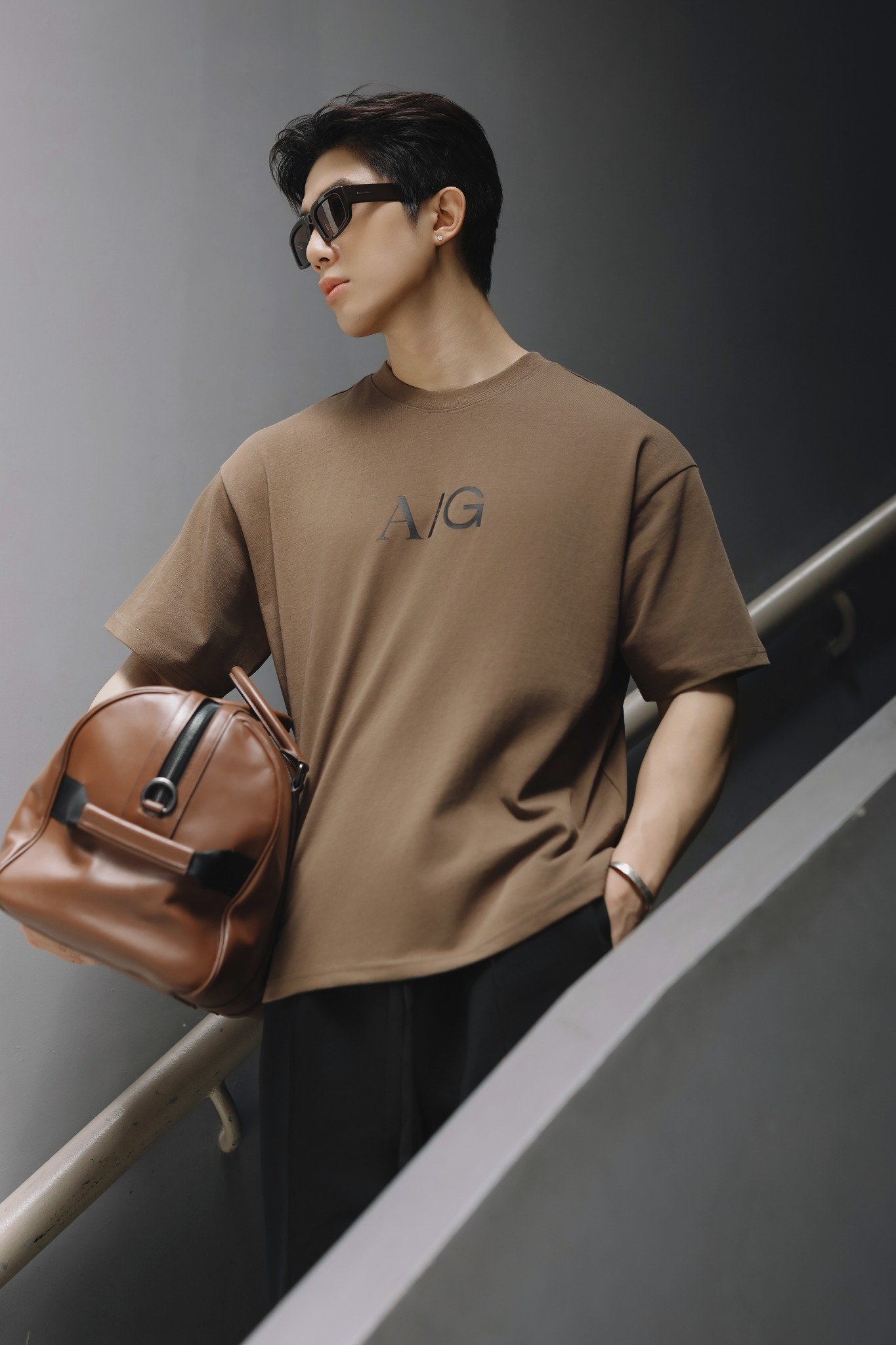 T738 FACTORY LOOSE FIT BIG LOGO T-SHIRT - BROWN