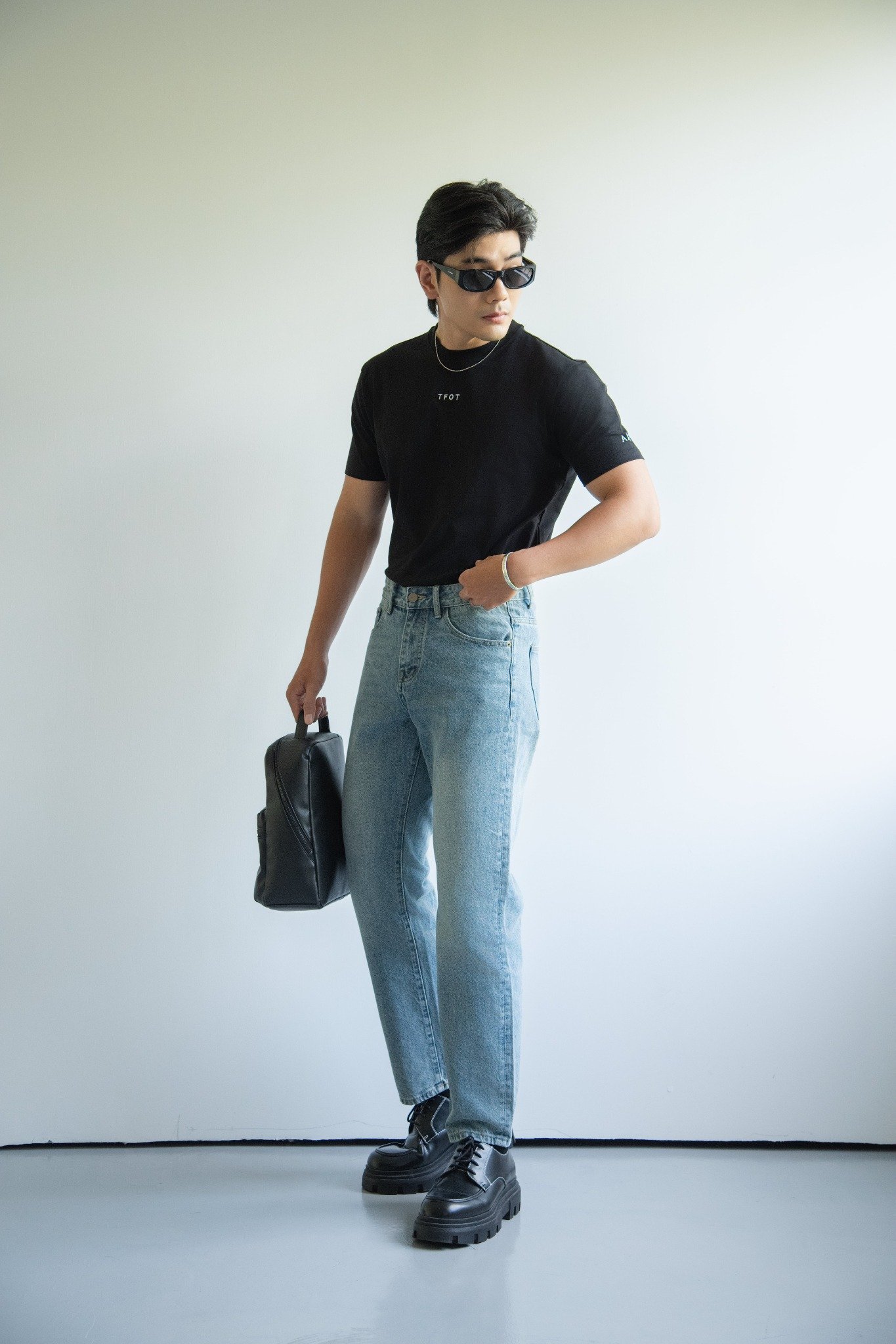 AGTL03 STUDIO REGULAR FIT EMBROIDERED "TFOT" T-SHIRT - BLACK