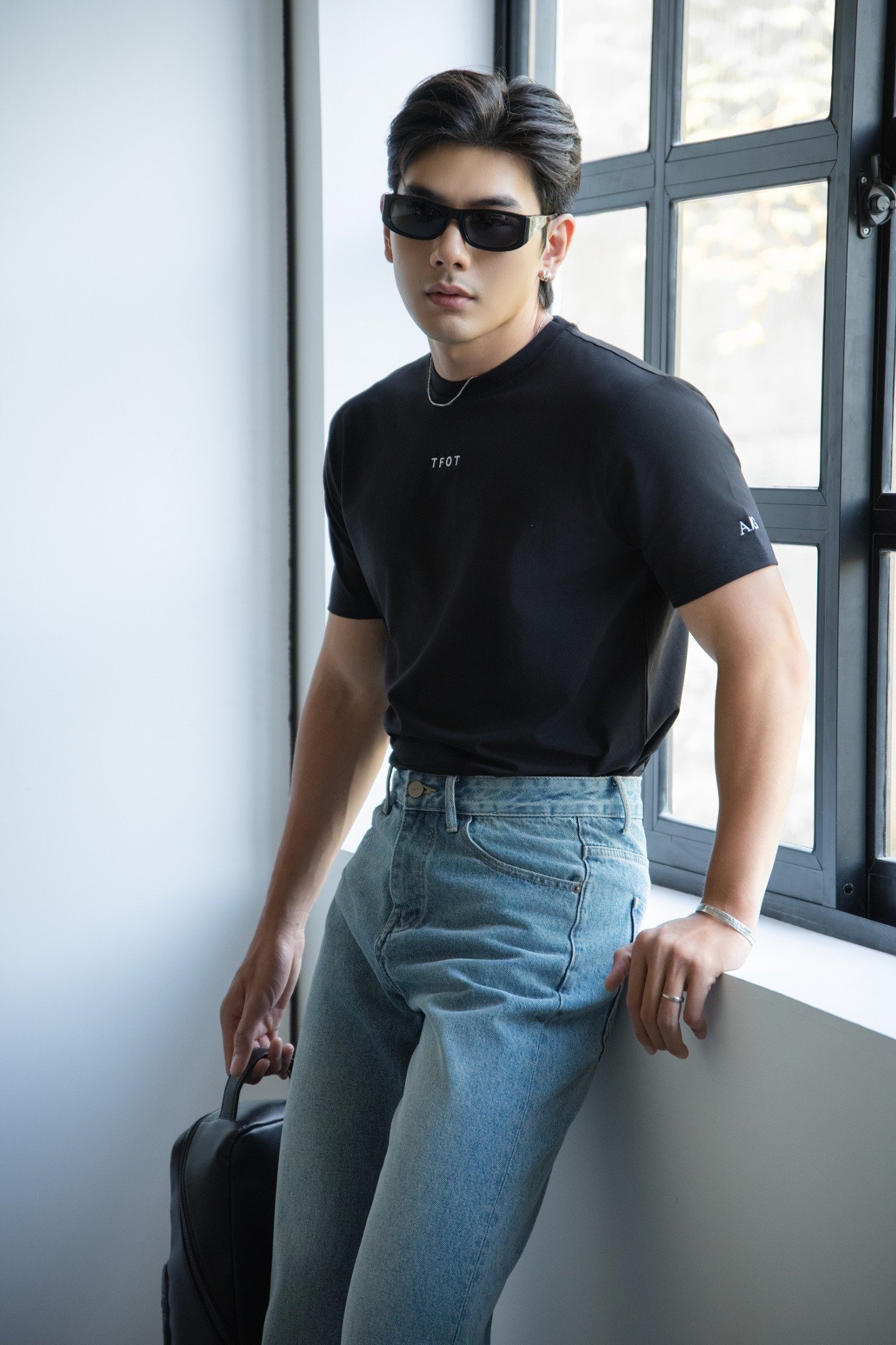 AGTL03 STUDIO REGULAR FIT EMBROIDERED "TFOT" T-SHIRT - BLACK