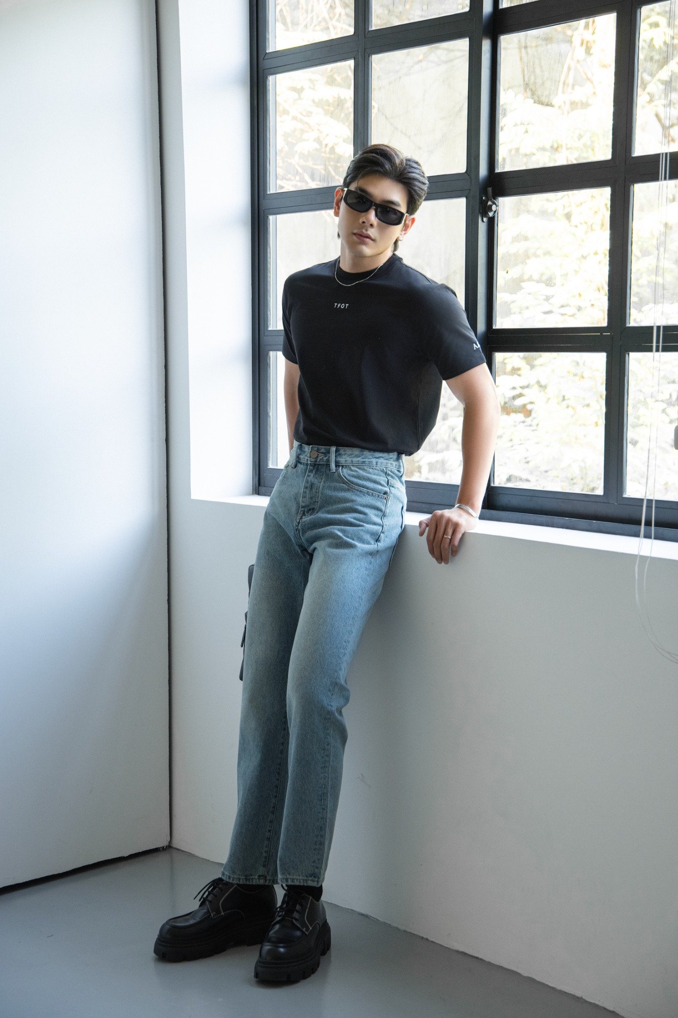 AGTL03 STUDIO REGULAR FIT EMBROIDERED "TFOT" T-SHIRT - BLACK