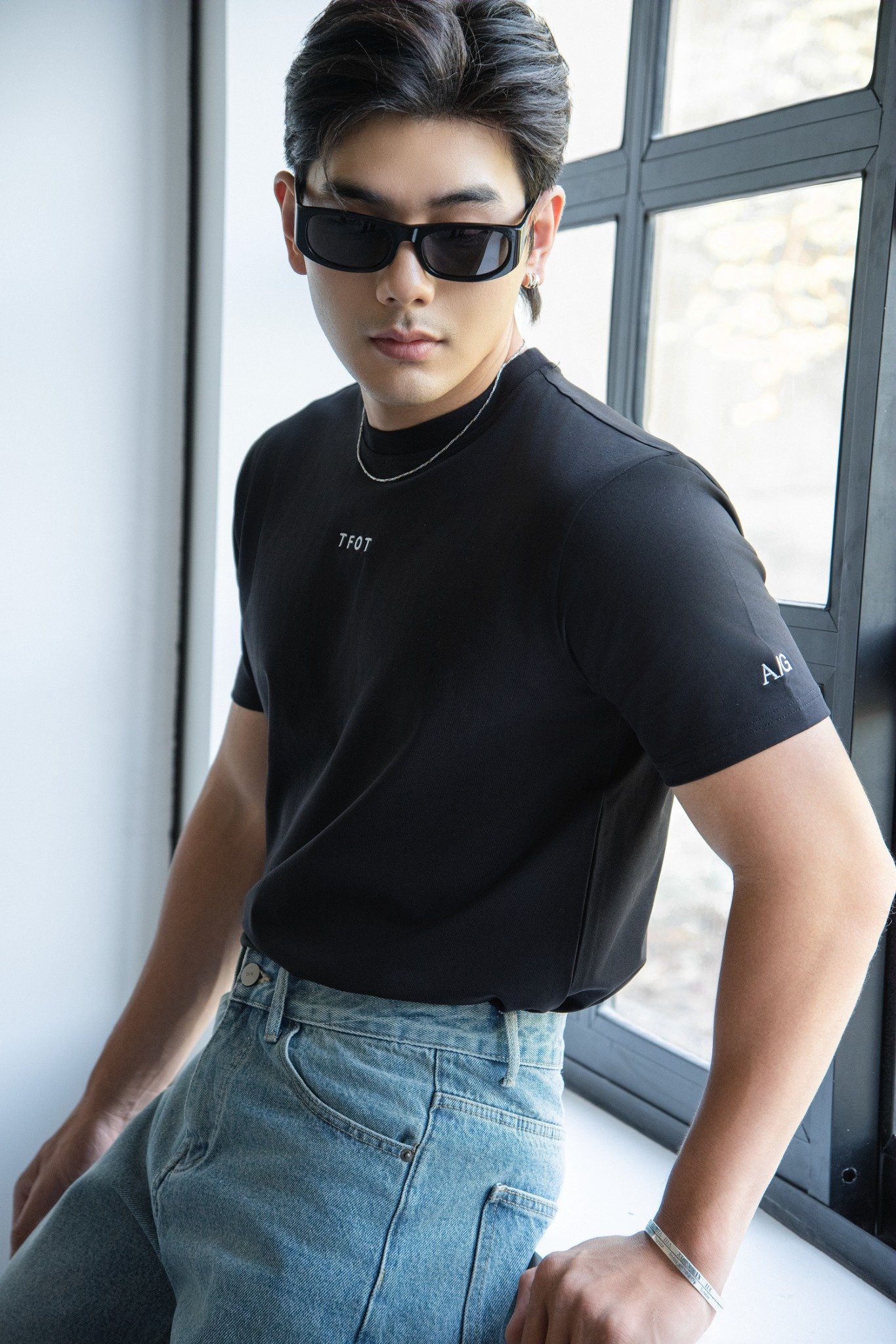 AGTL03 STUDIO REGULAR FIT EMBROIDERED "TFOT" T-SHIRT - BLACK