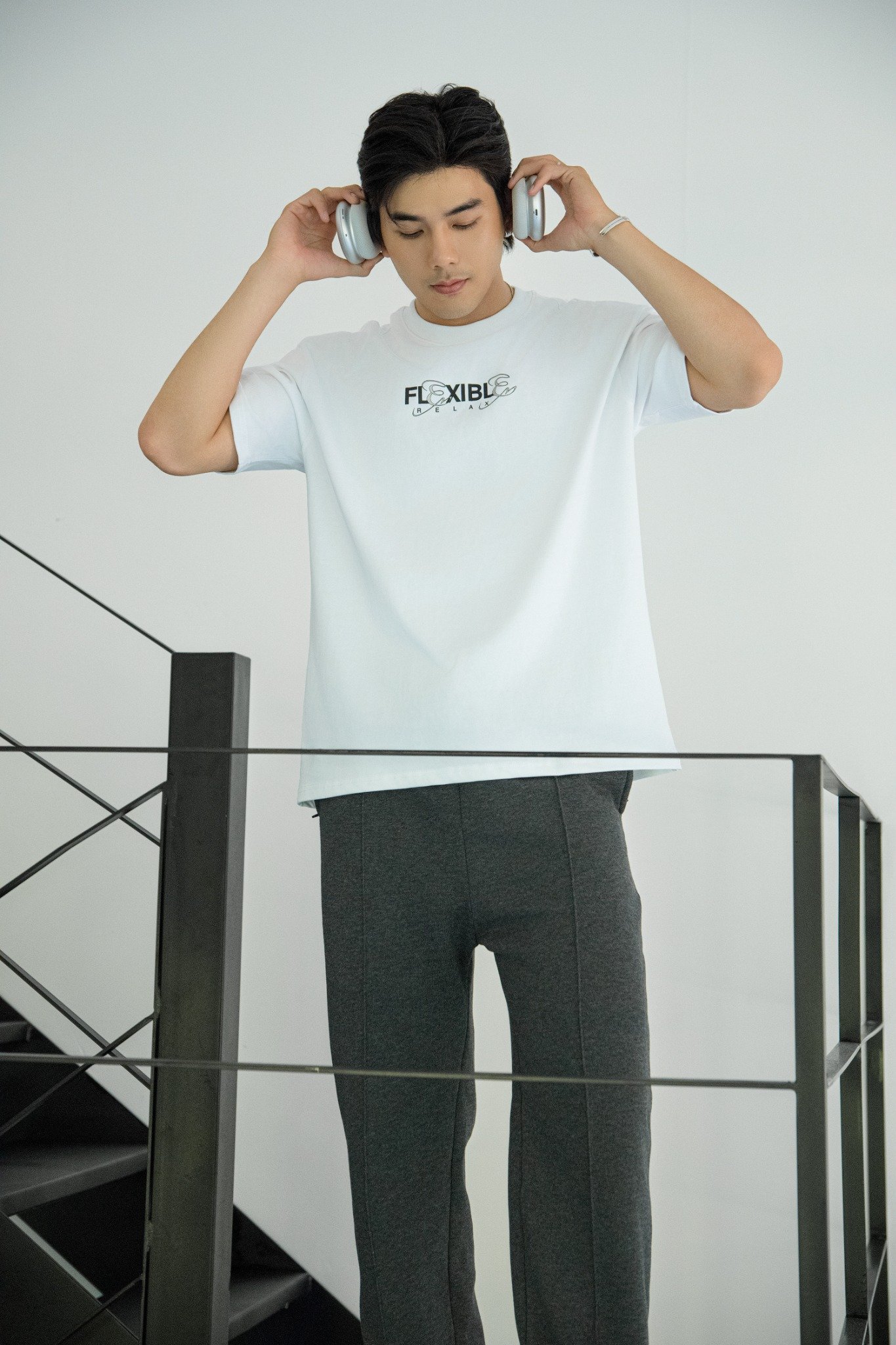 T726 FACTORY LOOSE FIT PRINTED "FLEXIBLE" T-SHIRT - WHITE