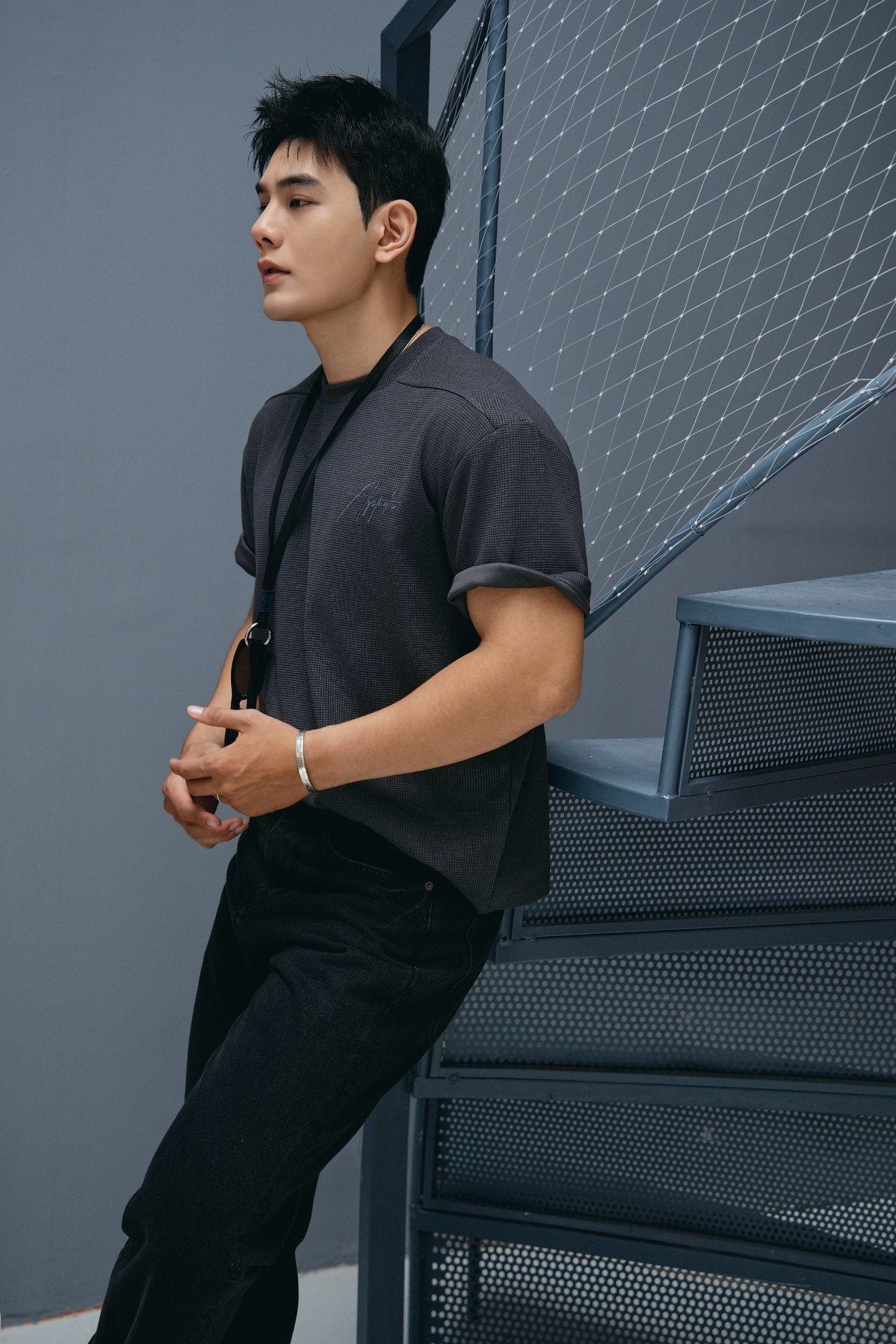 AG09 PREMIUM LOOSE FIT HANDWRITTEN LOGO T-SHIRT - GREY