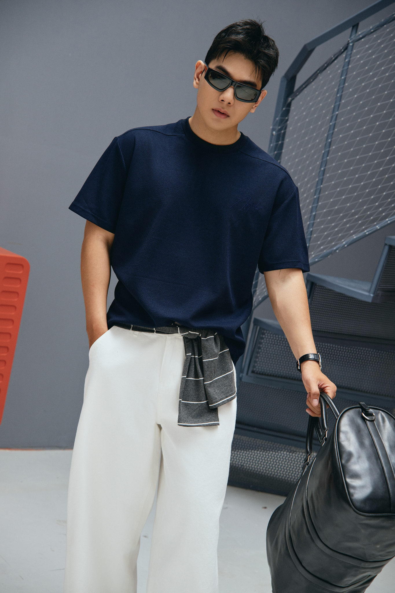 AG09 PREMIUM LOOSE FIT HANDWRITTEN LOGO T-SHIRT - DARK BLUE