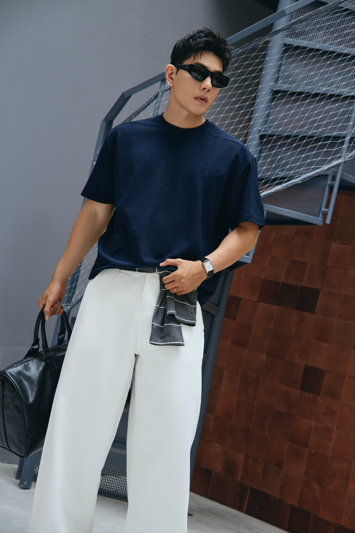 AG09 PREMIUM LOOSE FIT HANDWRITTEN LOGO T-SHIRT - DARK BLUE