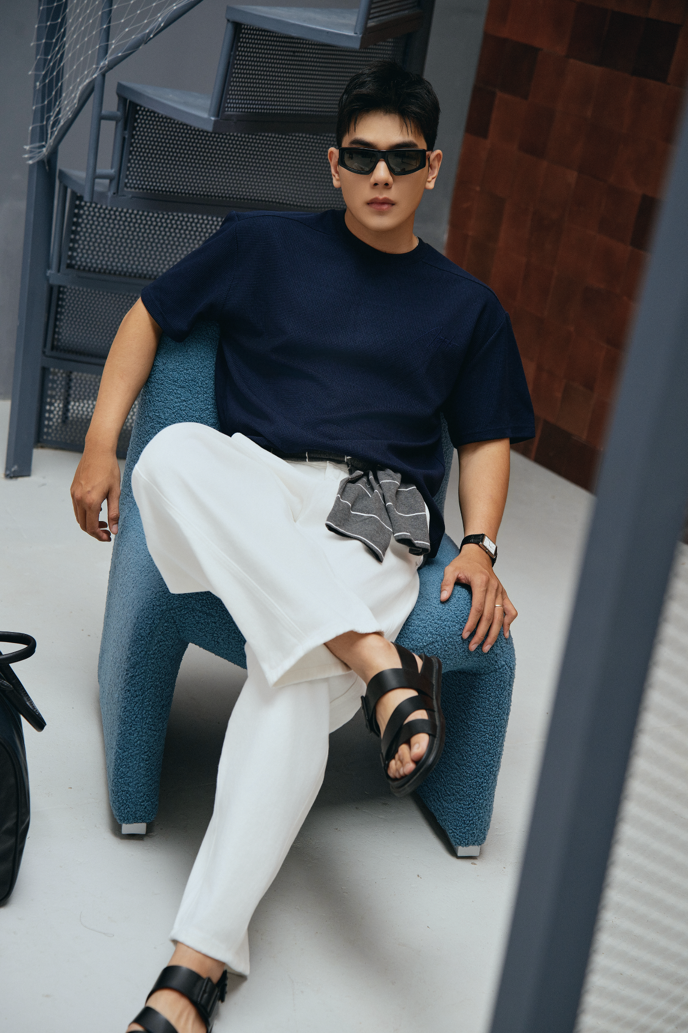 AG09 PREMIUM LOOSE FIT HANDWRITTEN LOGO T-SHIRT - DARK BLUE