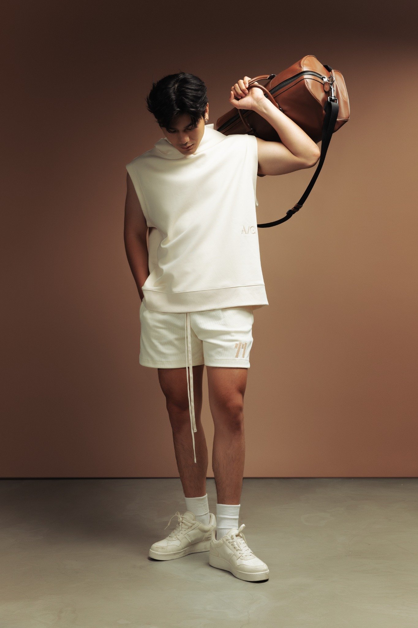 AG734 STUDIO LOOSE FIT CLOSE FITTING HOODIE - OFF WHITE