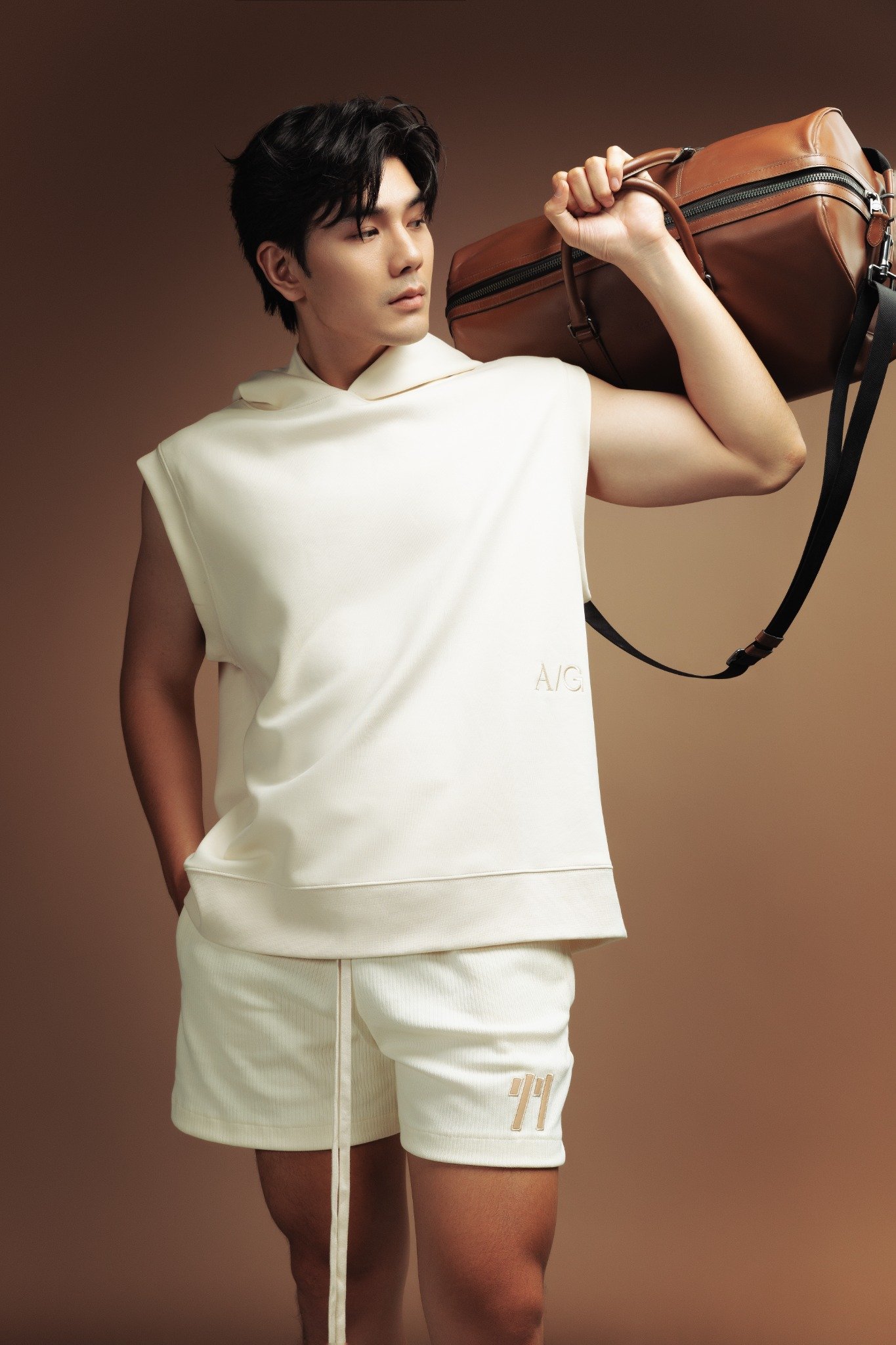AG734 STUDIO LOOSE FIT CLOSE FITTING HOODIE - OFF WHITE