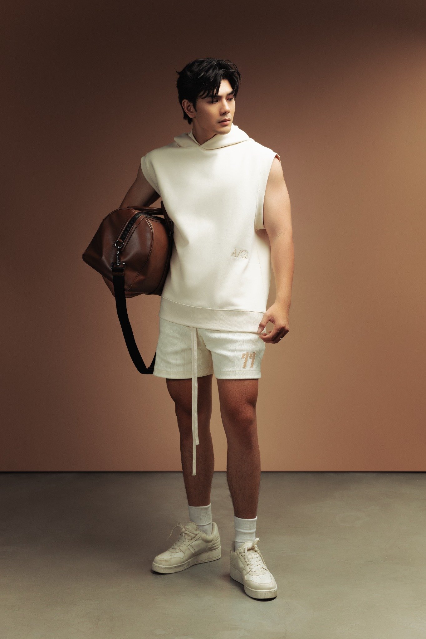 AG734 STUDIO LOOSE FIT CLOSE FITTING HOODIE - OFF WHITE
