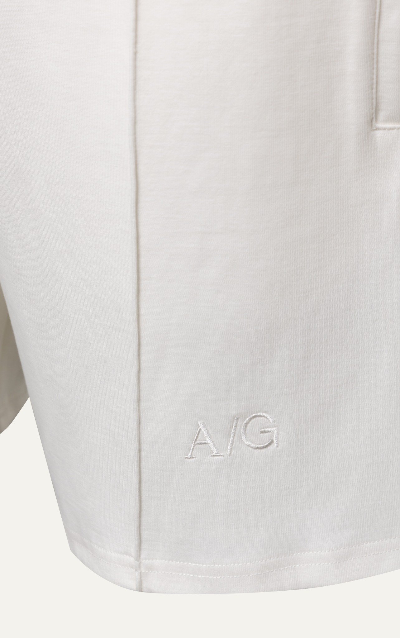 AG07 STUDIO LOOSE FIT BASIC SHORT - WHITE