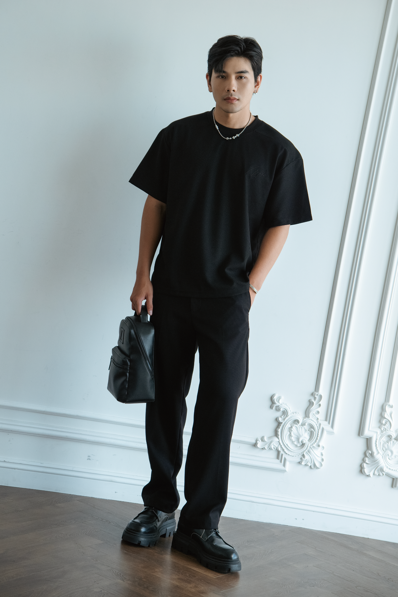 AG09 PREMIUM LOOSE FIT HANDWRITTEN LOGO T-SHIRT - BLACK