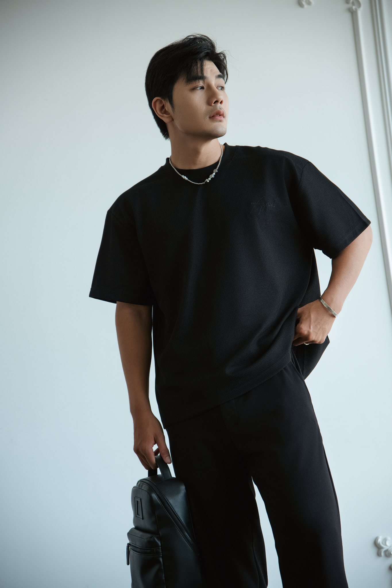 AG09 PREMIUM LOOSE FIT HANDWRITTEN LOGO T-SHIRT - BLACK