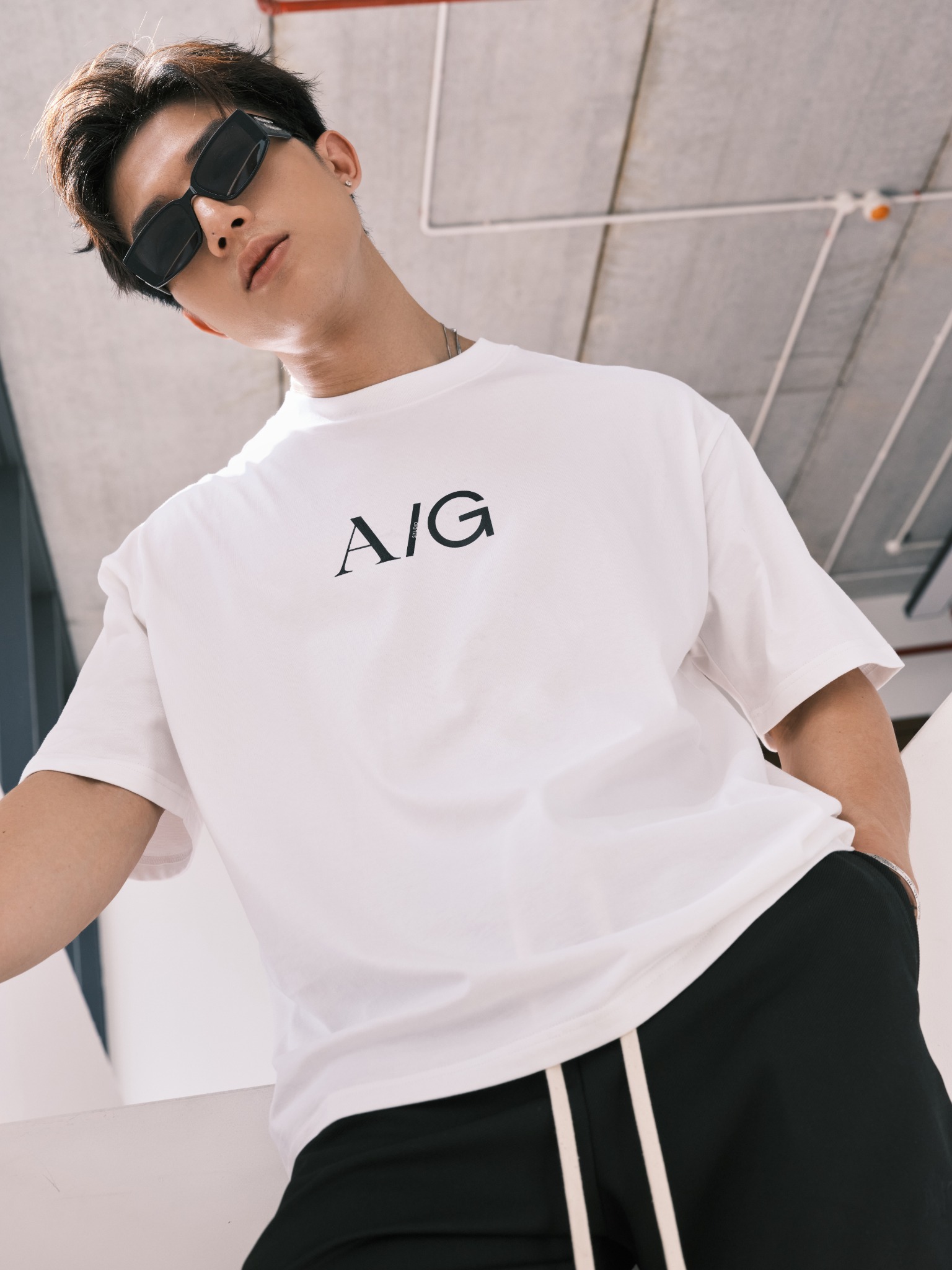 AG697 STUDIO LOOSE FIT BIG LOGO T-SHIRT - WHITE