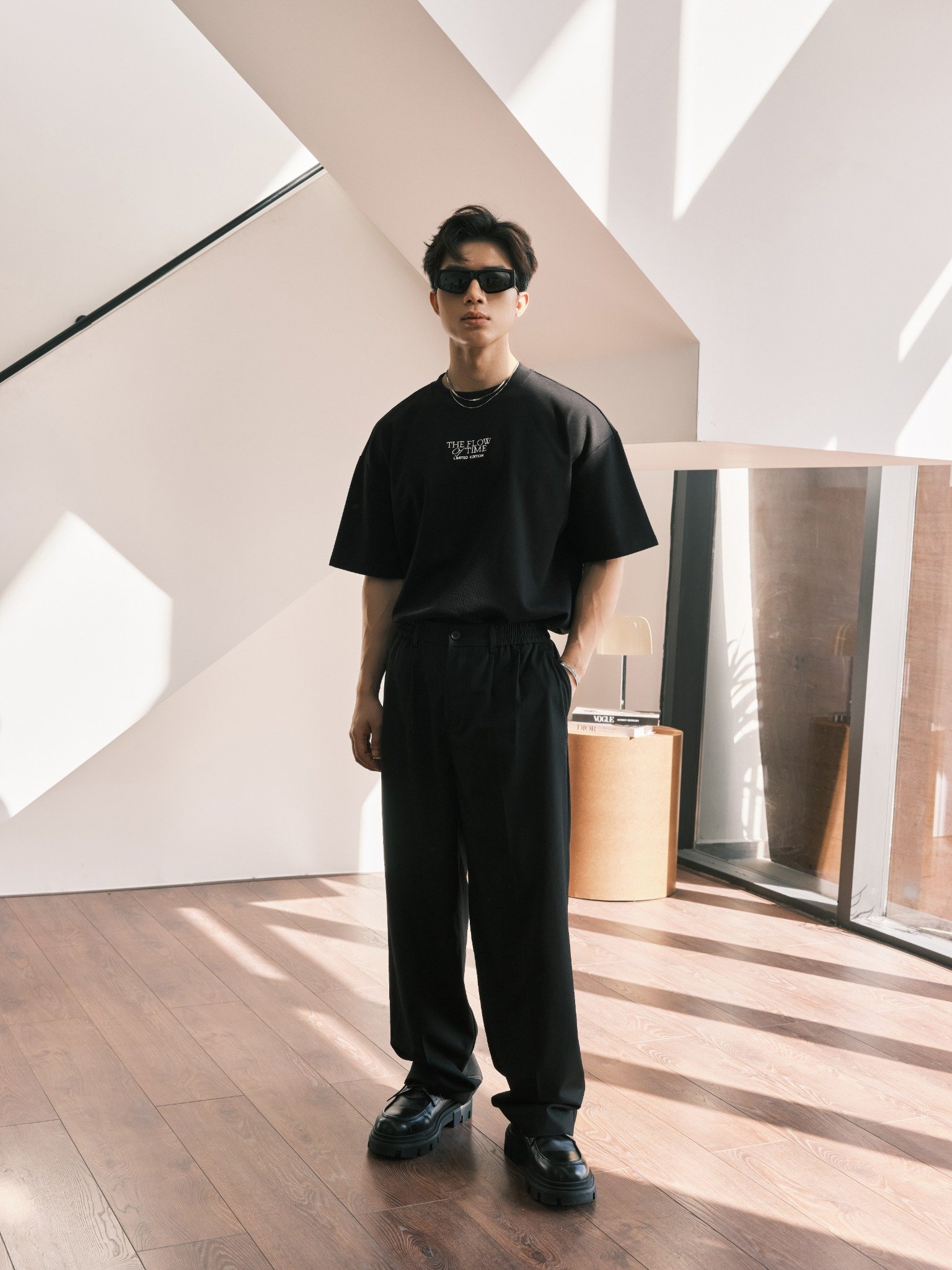 AG702 STUDIO LOOSE FIT "THE FLOW OF TIME" T-SHIRT - BLACK