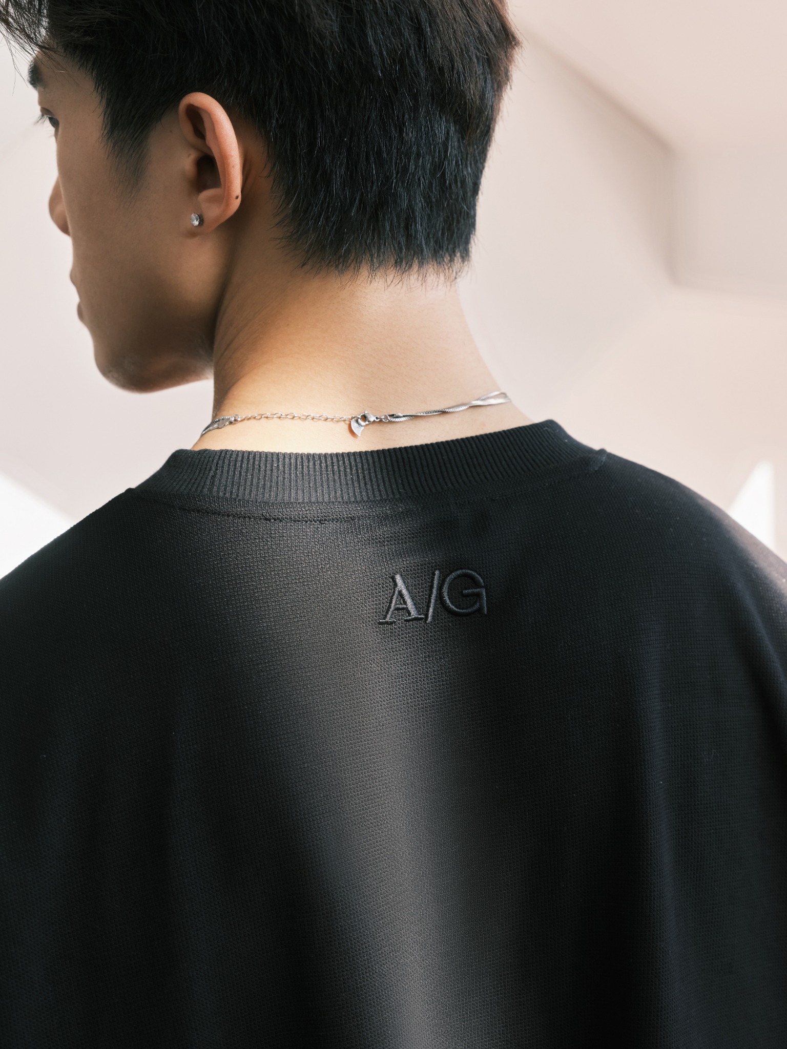AG702 STUDIO LOOSE FIT "THE FLOW OF TIME" T-SHIRT - BLACK