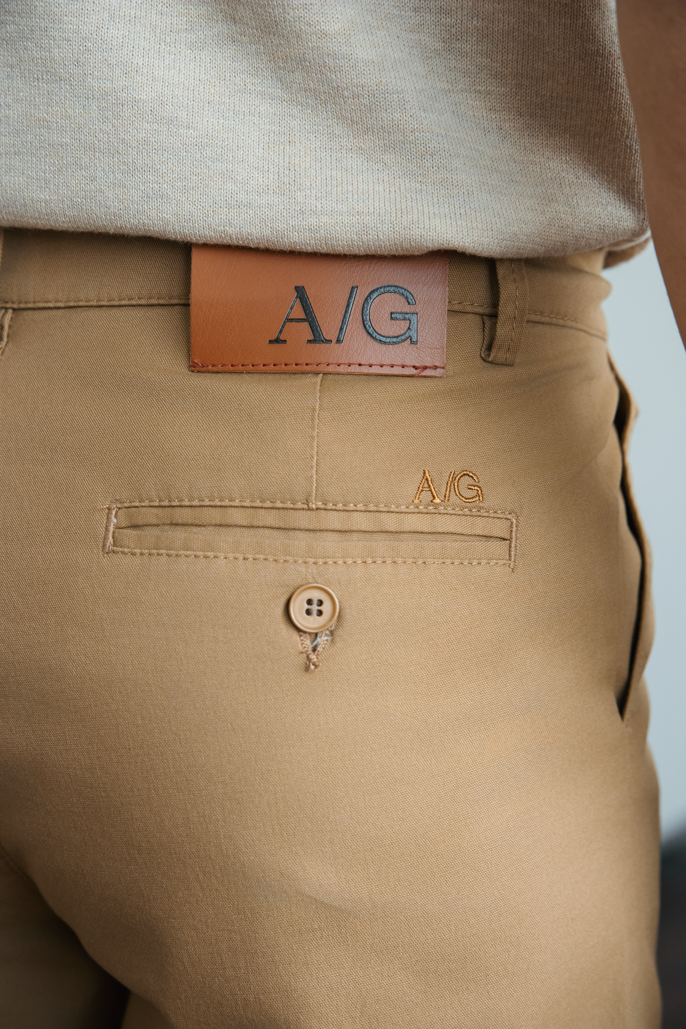 AG513 STUDIO SLIMFIT PLEATED CHINO KHAKI SHORT - BROWN