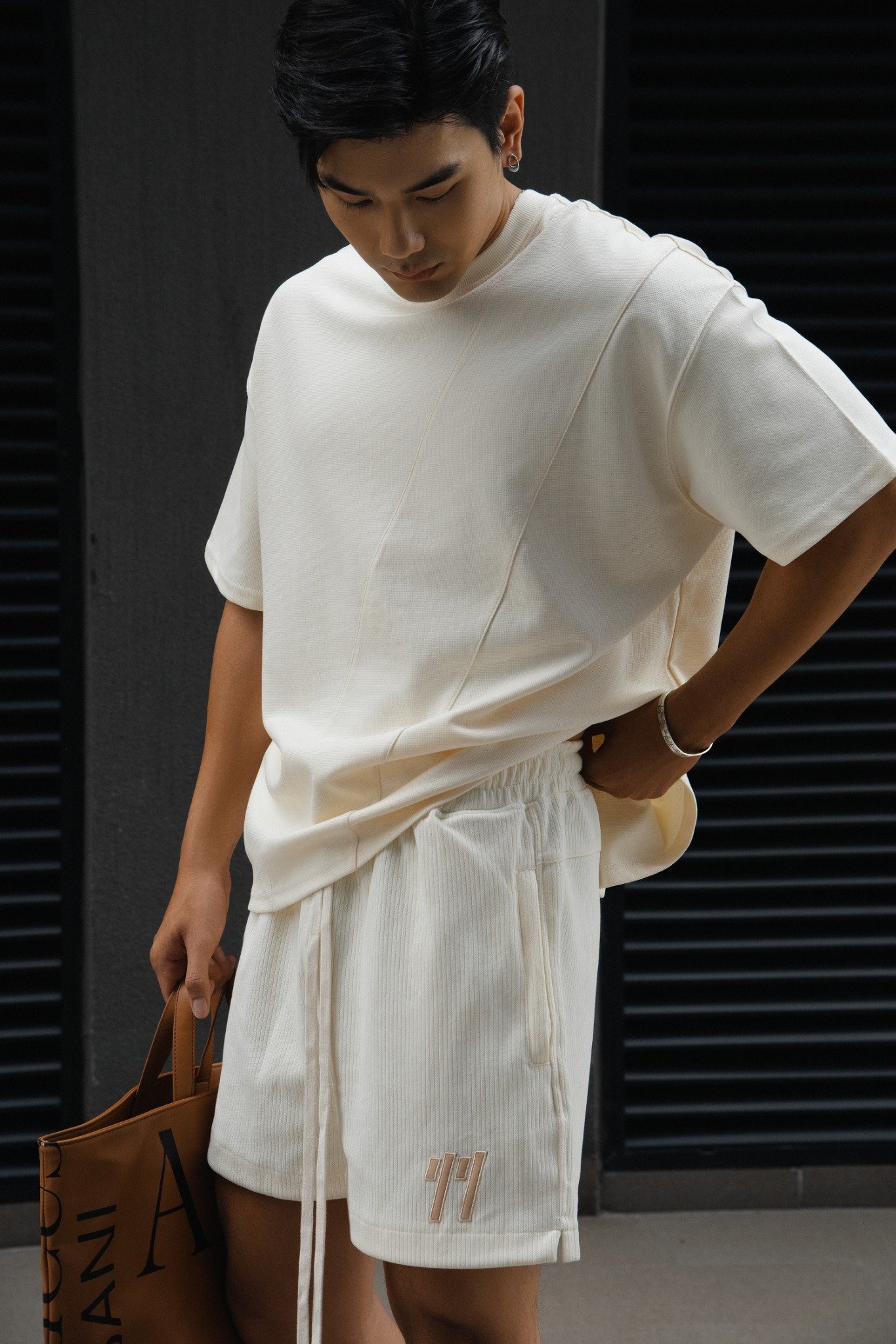 AG42 PREMIUM LOOSE FIT ICONIC "11" SHORT - OFF WHITE