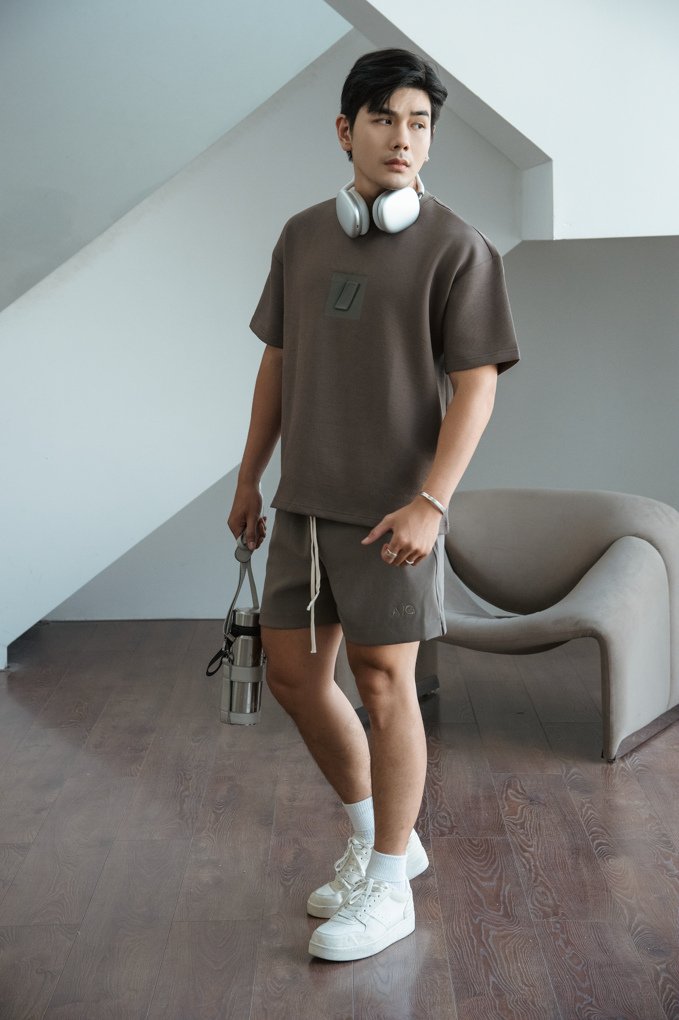TA35 STUDIO LOOSE FIT SPORT SHORT - OLIVE