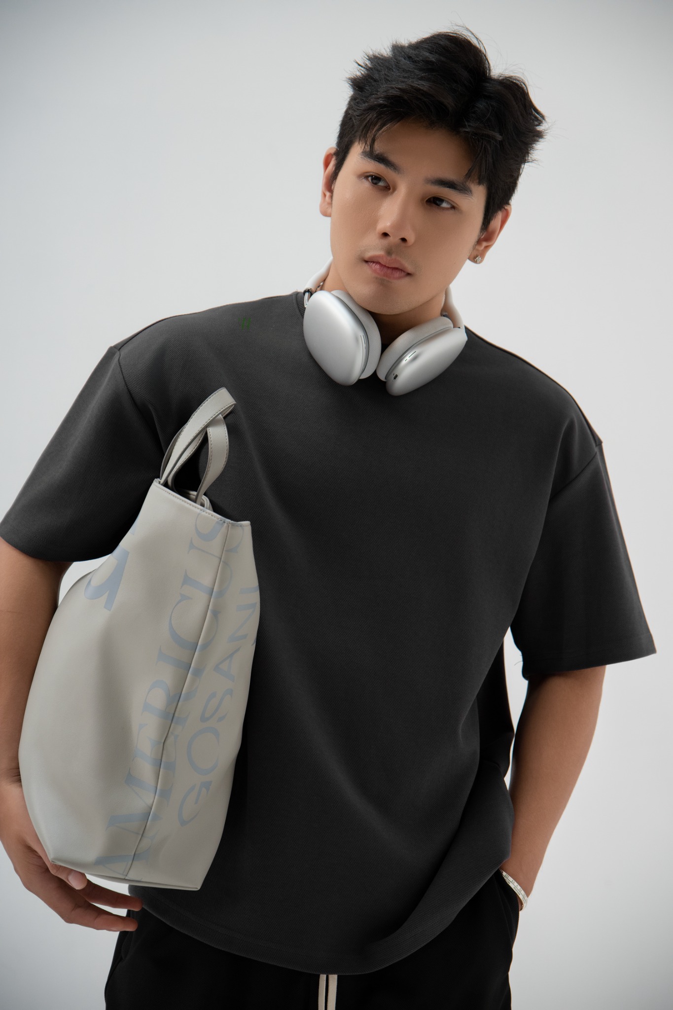 AG712 STUDIO LOOSE FIT DETAIL LOGO LEATHER T-SHIRT - GREY