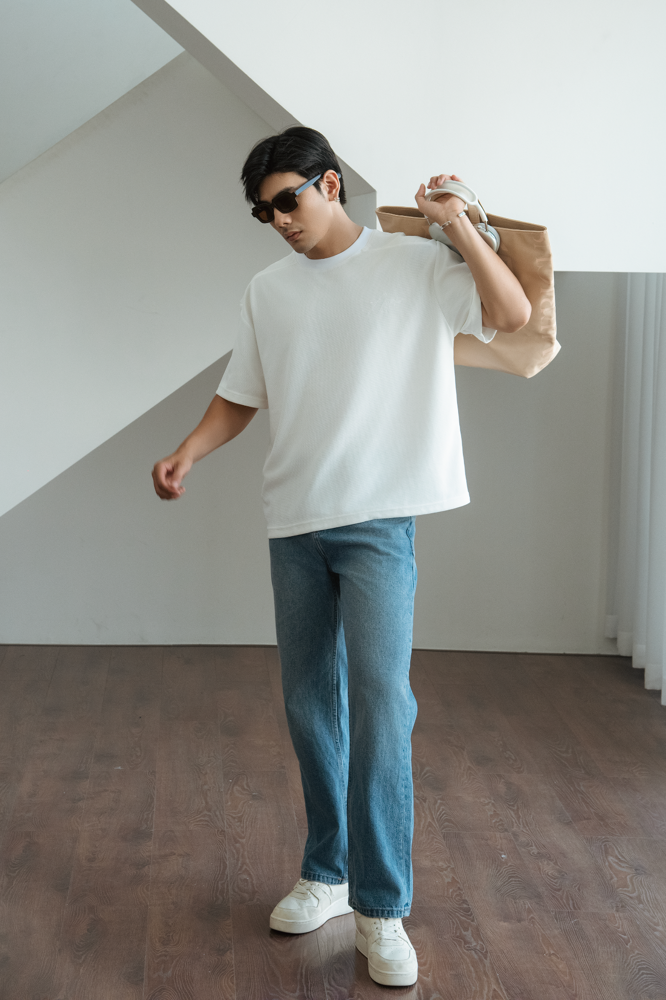 AG09 PREMIUM LOOSE FIT HANDWRITTEN LOGO T-SHIRT - WHITE